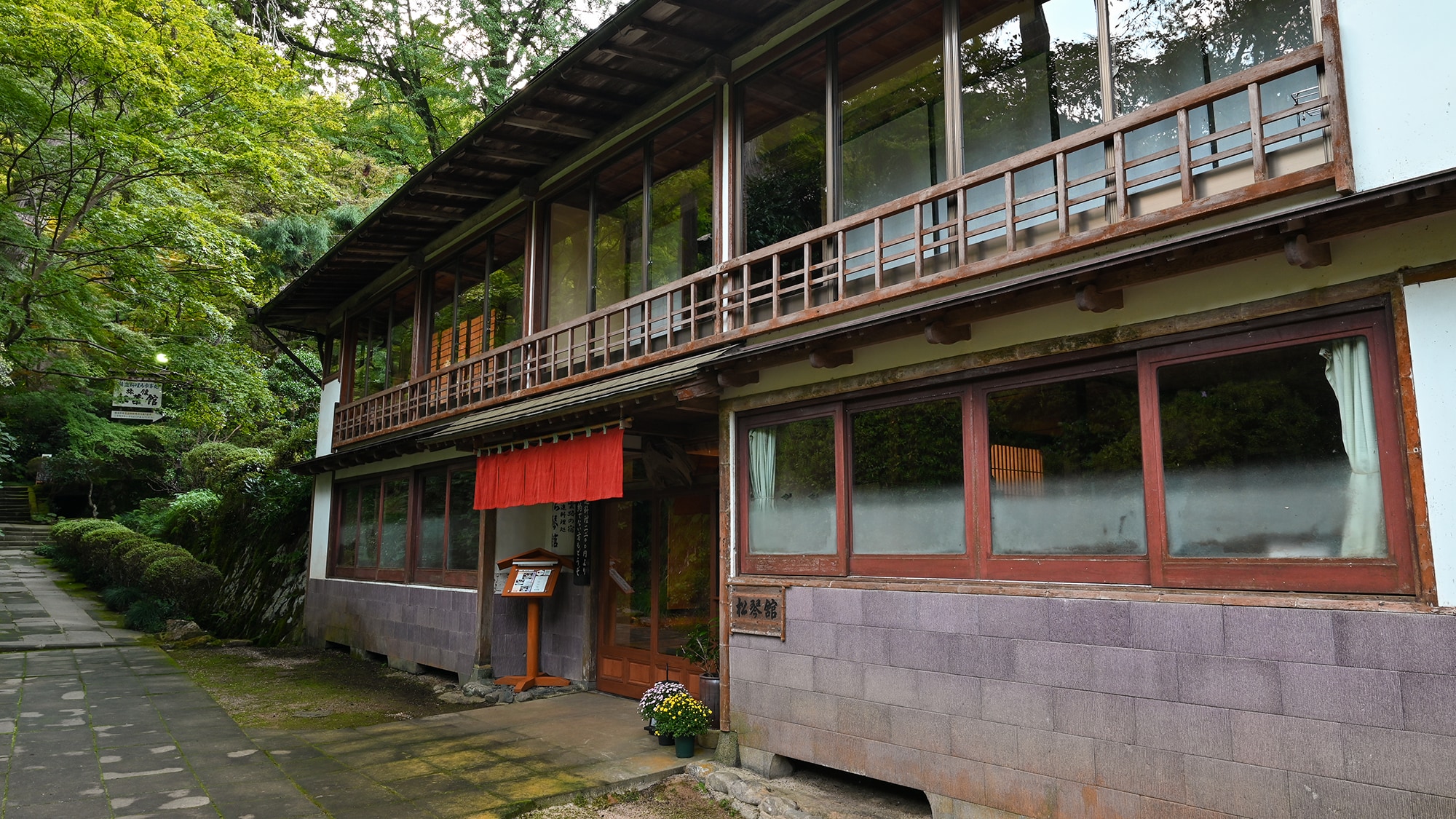 *[Exterior] Although it is an old building, we take great care to clean it every day and look forward to welcoming our guests.