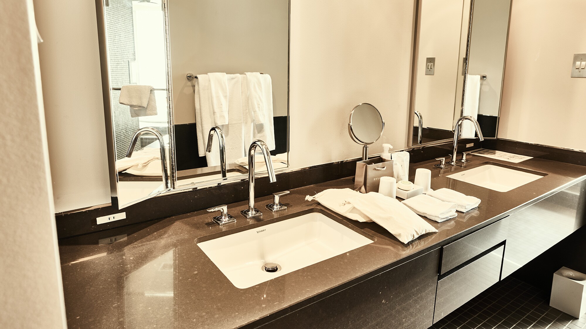Luxury Double Room / Powder Room