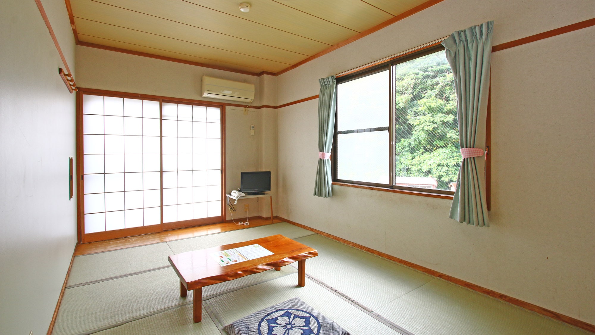 8 tikar tatami