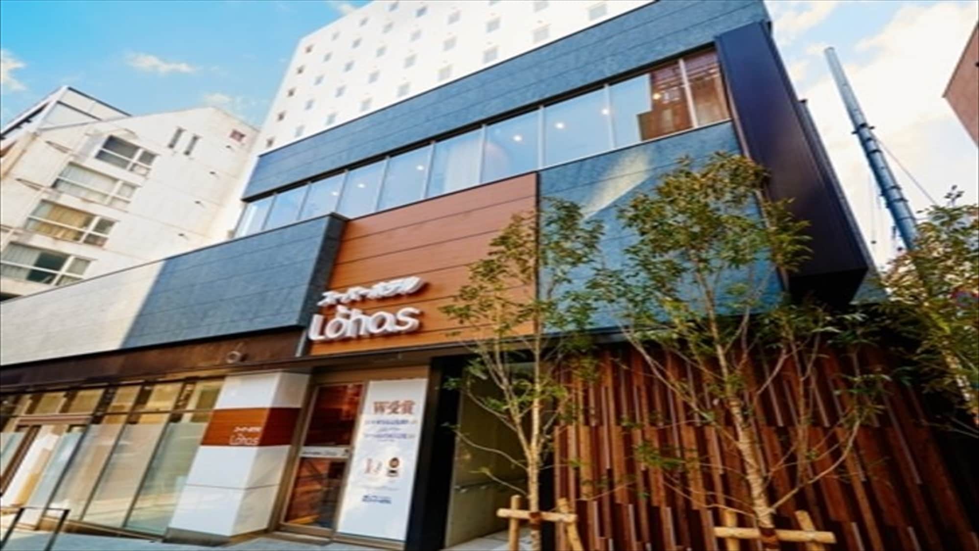 In case of rain, we have plastic umbrellas available. Please feel free to use them.