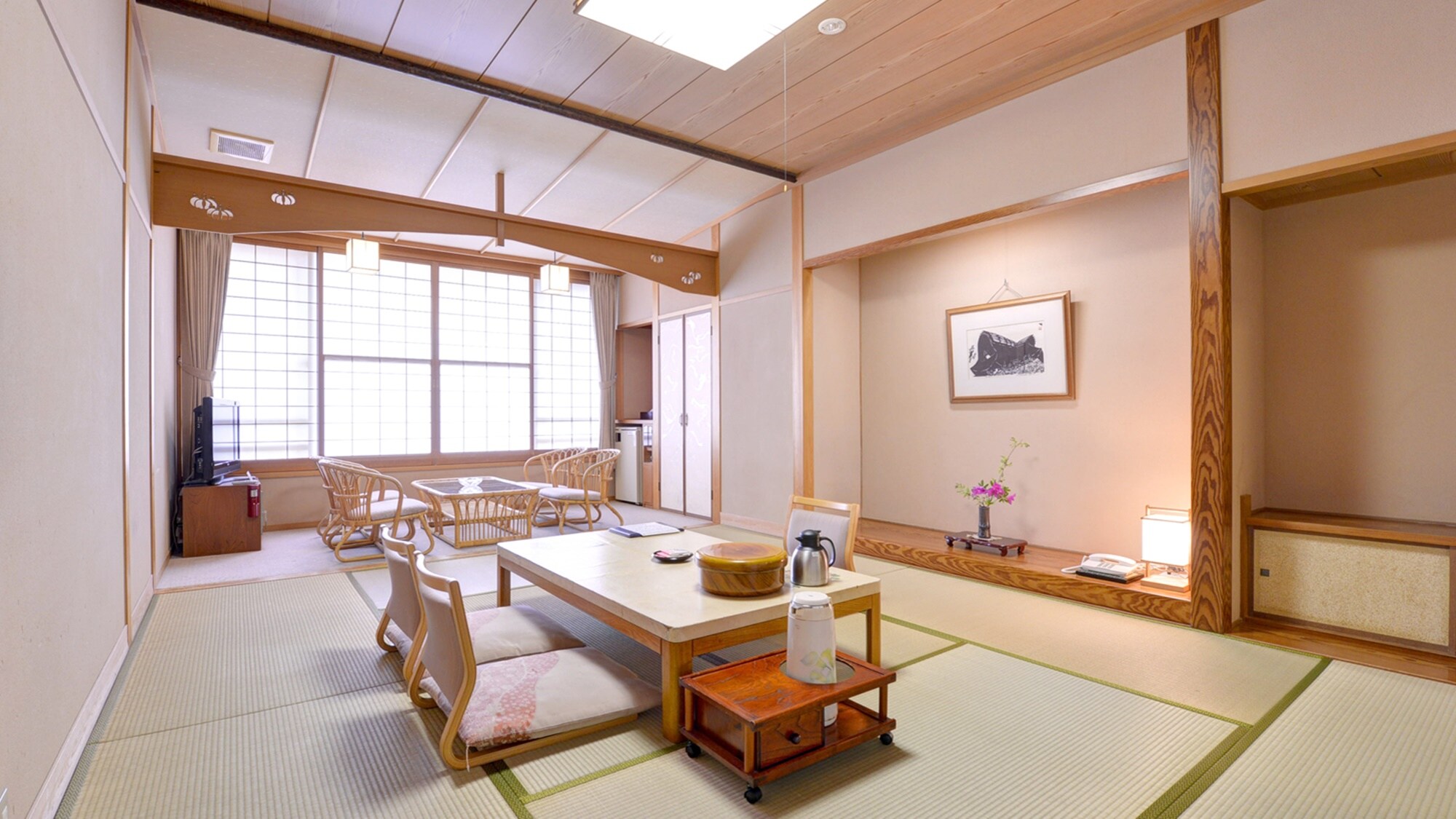 *10 tatami Japanese-style room (example of a guest room)/Spend a relaxing time in a relaxing space with a calming atmosphere.