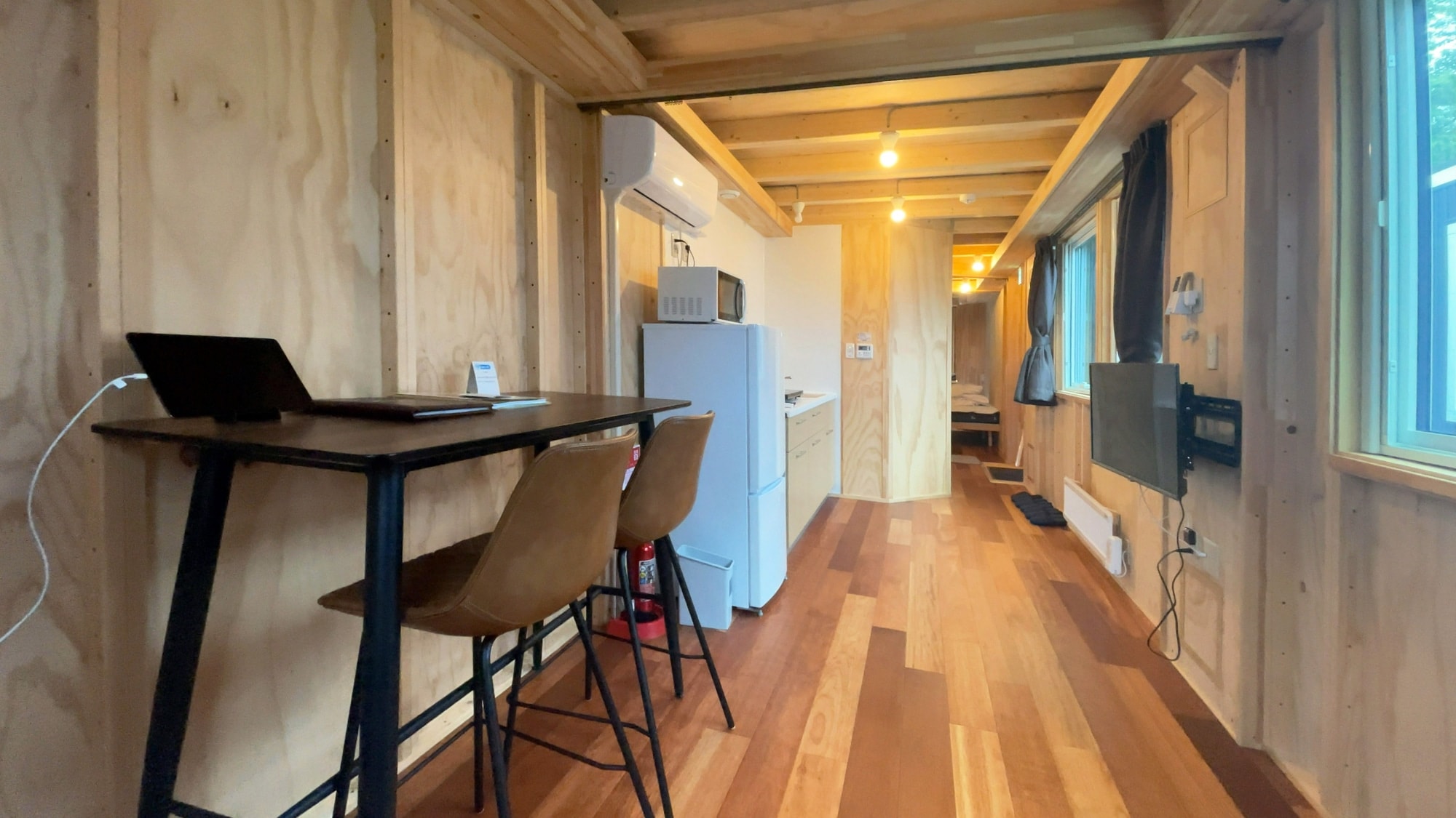 [Moving house] 2 people capacity, beds are installed in the back