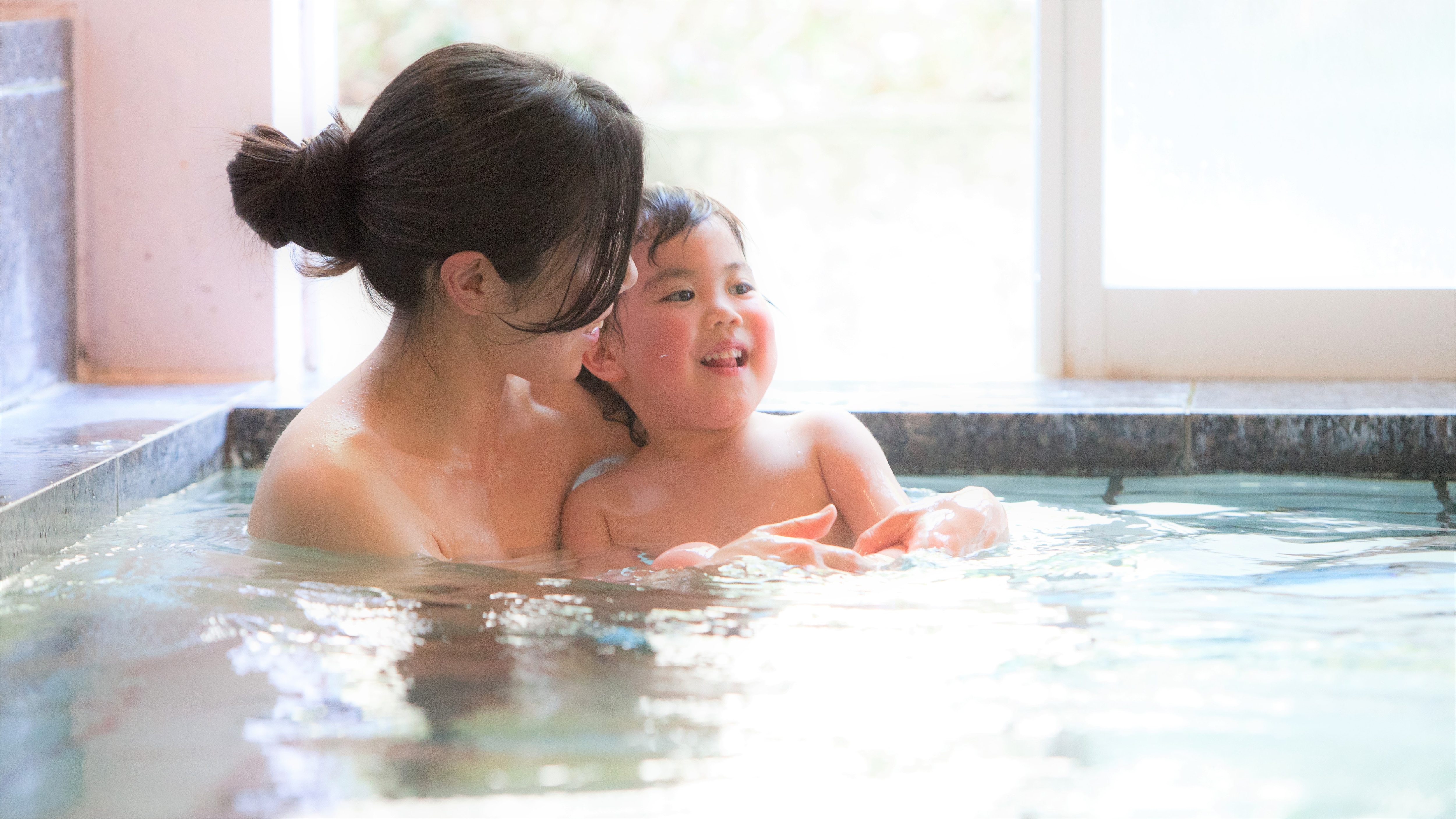 何不與家人一起前往城崎旅行，留下難忘的回憶呢？