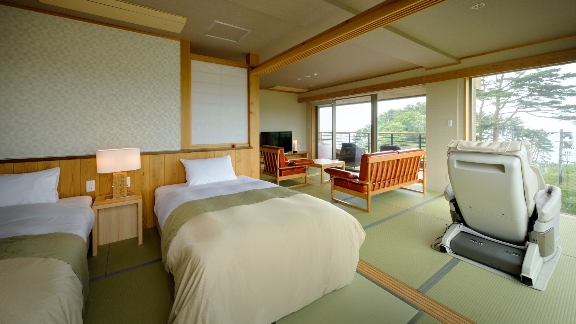 [Jiro's hermitage, 2nd floor] 20 tatami mats, modern Japanese and Western room with open-air bath ◆ Please spend a special time in a spacious space.