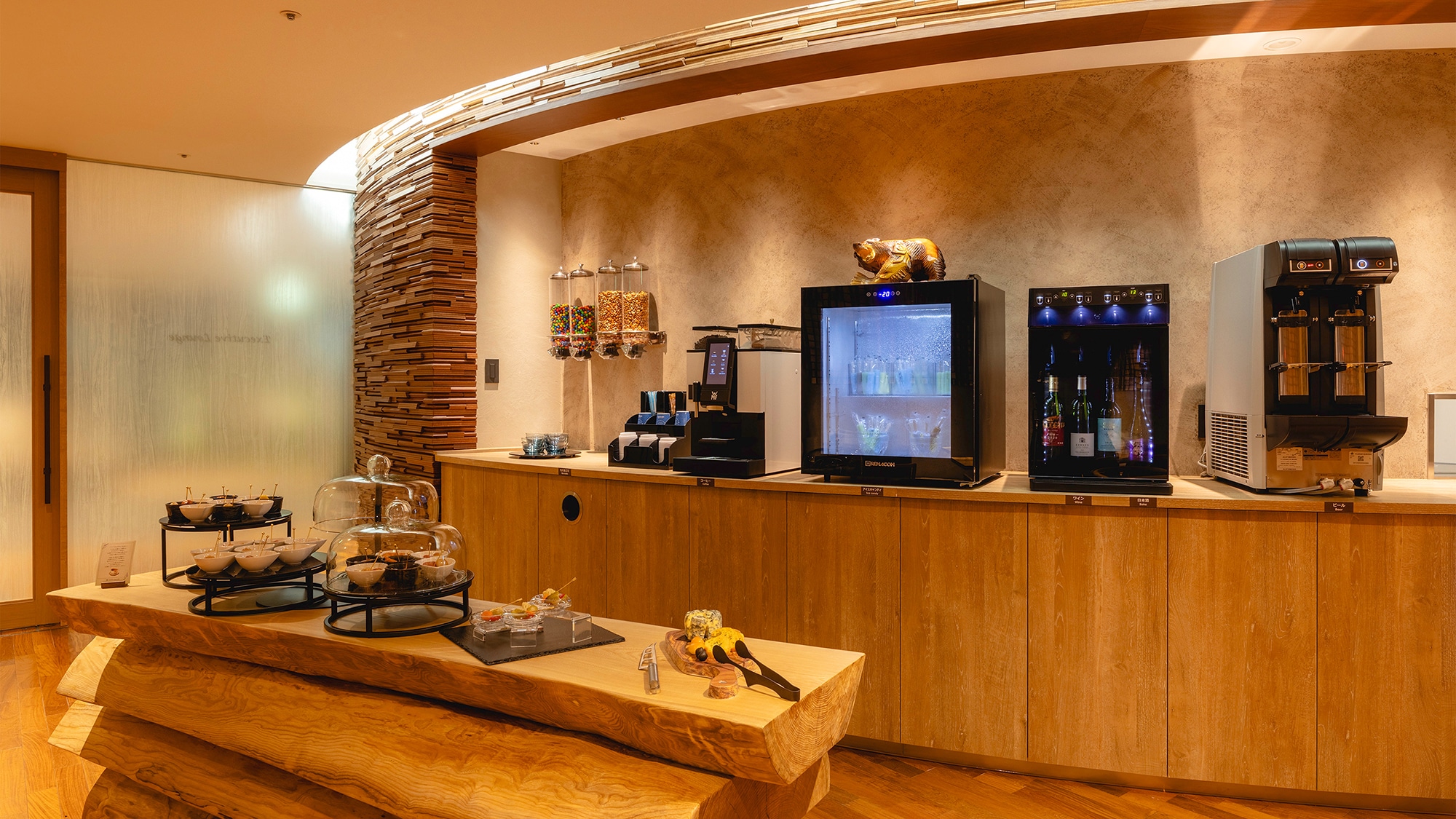 【行政樓層專屬酒廊】雞尾酒時光：也提供北海道特有的啤酒和葡萄酒。