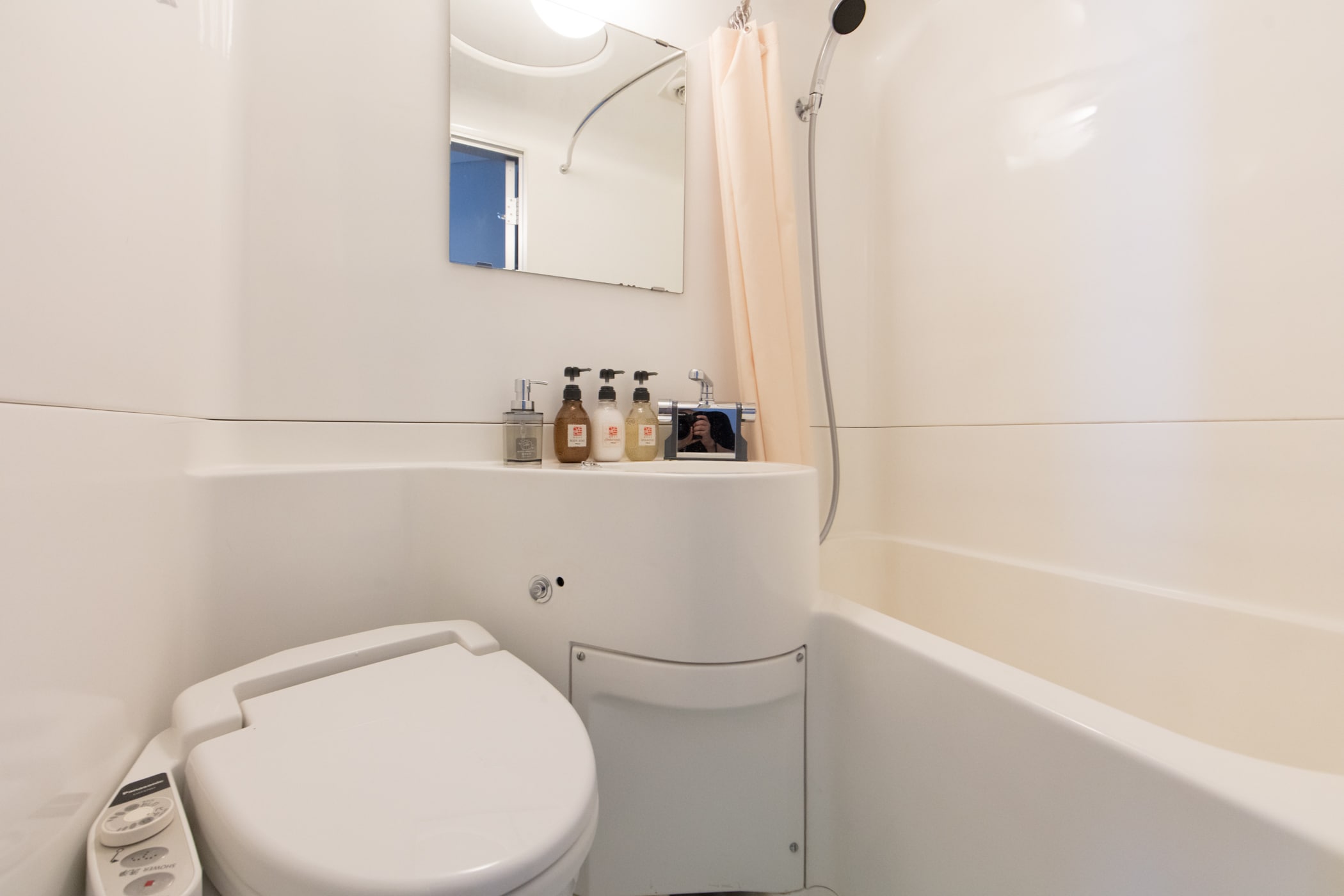 Single and twin room bathroom