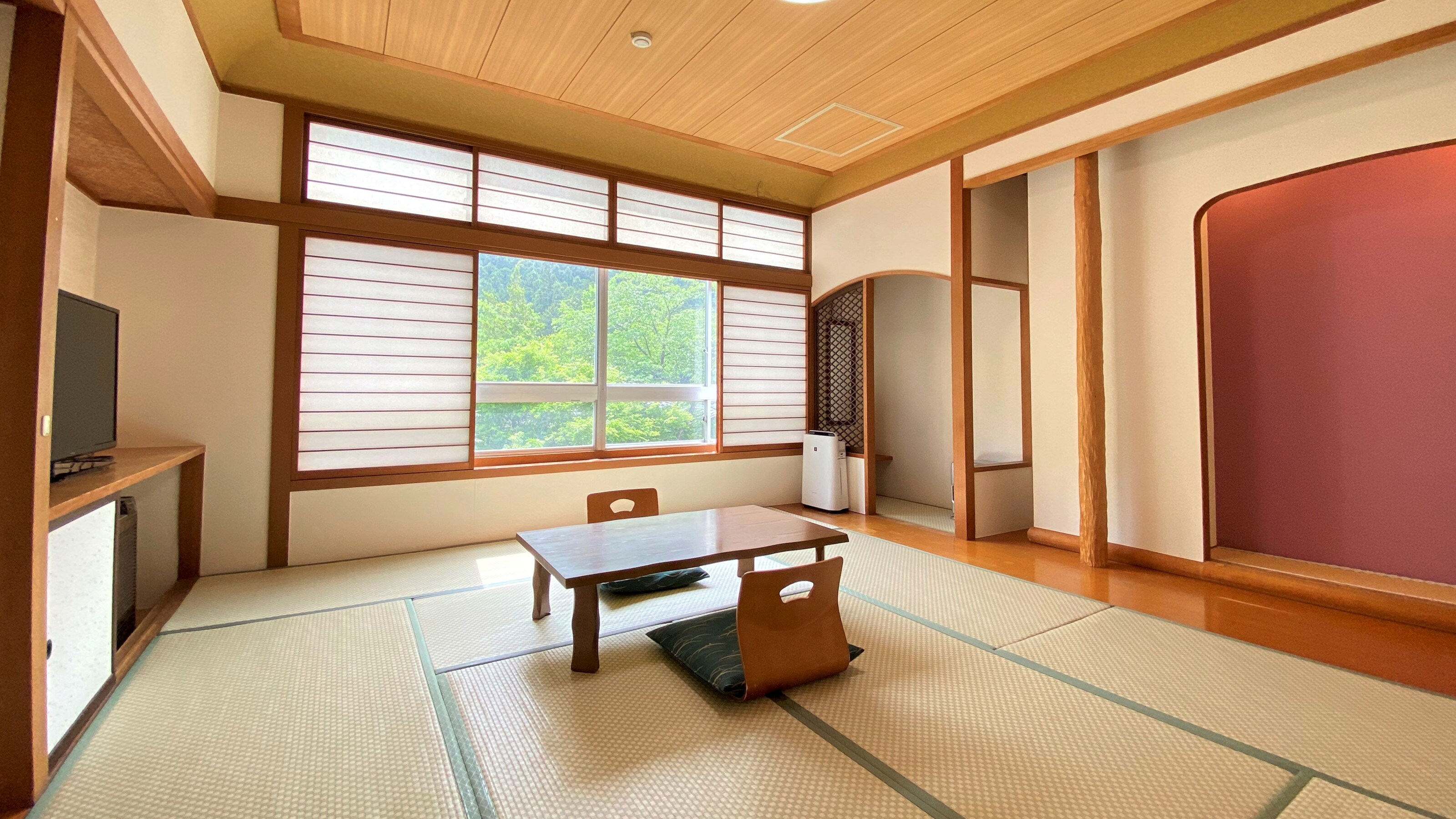 Japanese-style room (12 tatami mats)