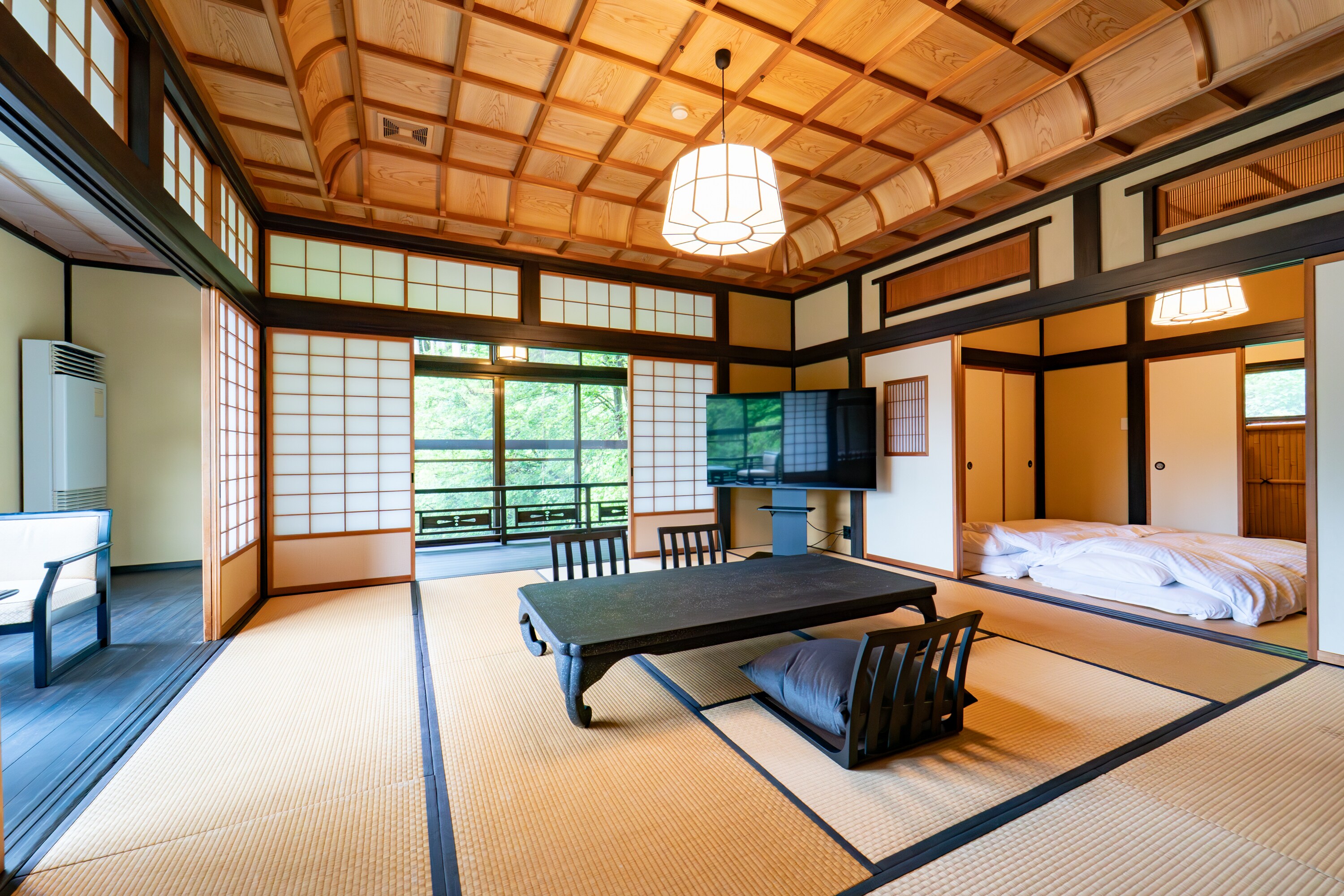 Dua kamar sudut bergaya Jepang yang berdekatan