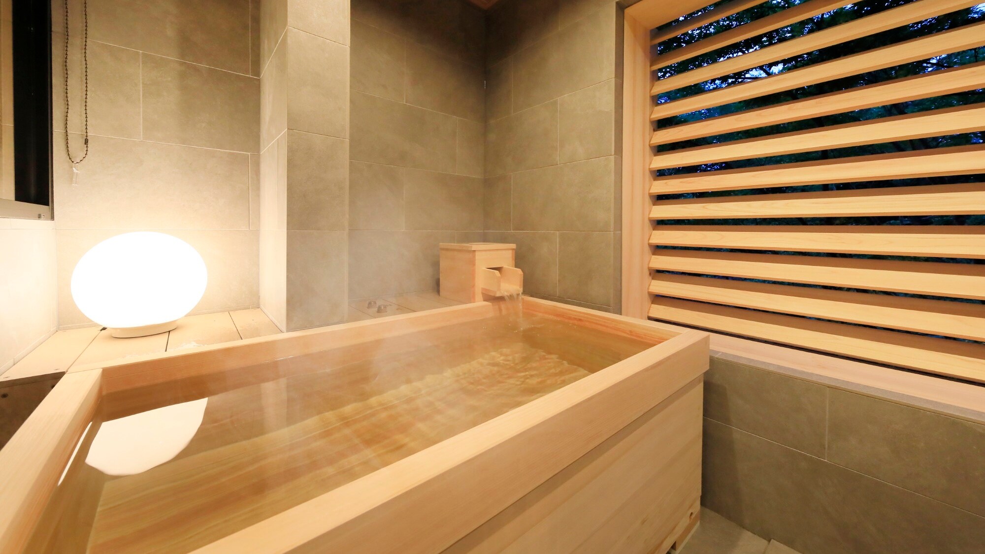 Western-style twin room with semi-open-air bath