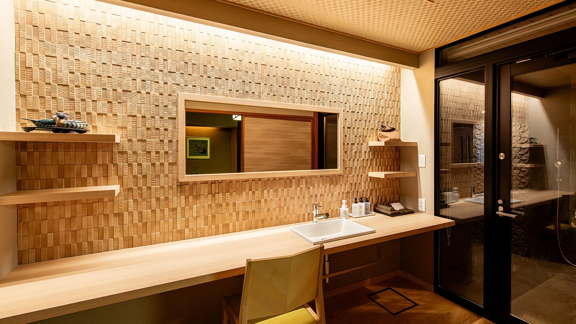[Yoshino: Japanese-Western style suite] Enjoy a private, free-flowing hot spring bath exclusively for your room, anytime and as many times as you like.