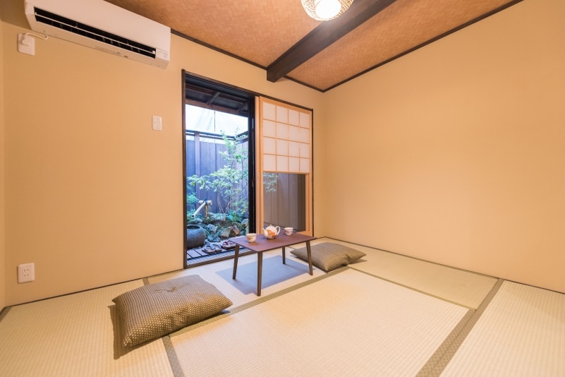 Japanese-style room