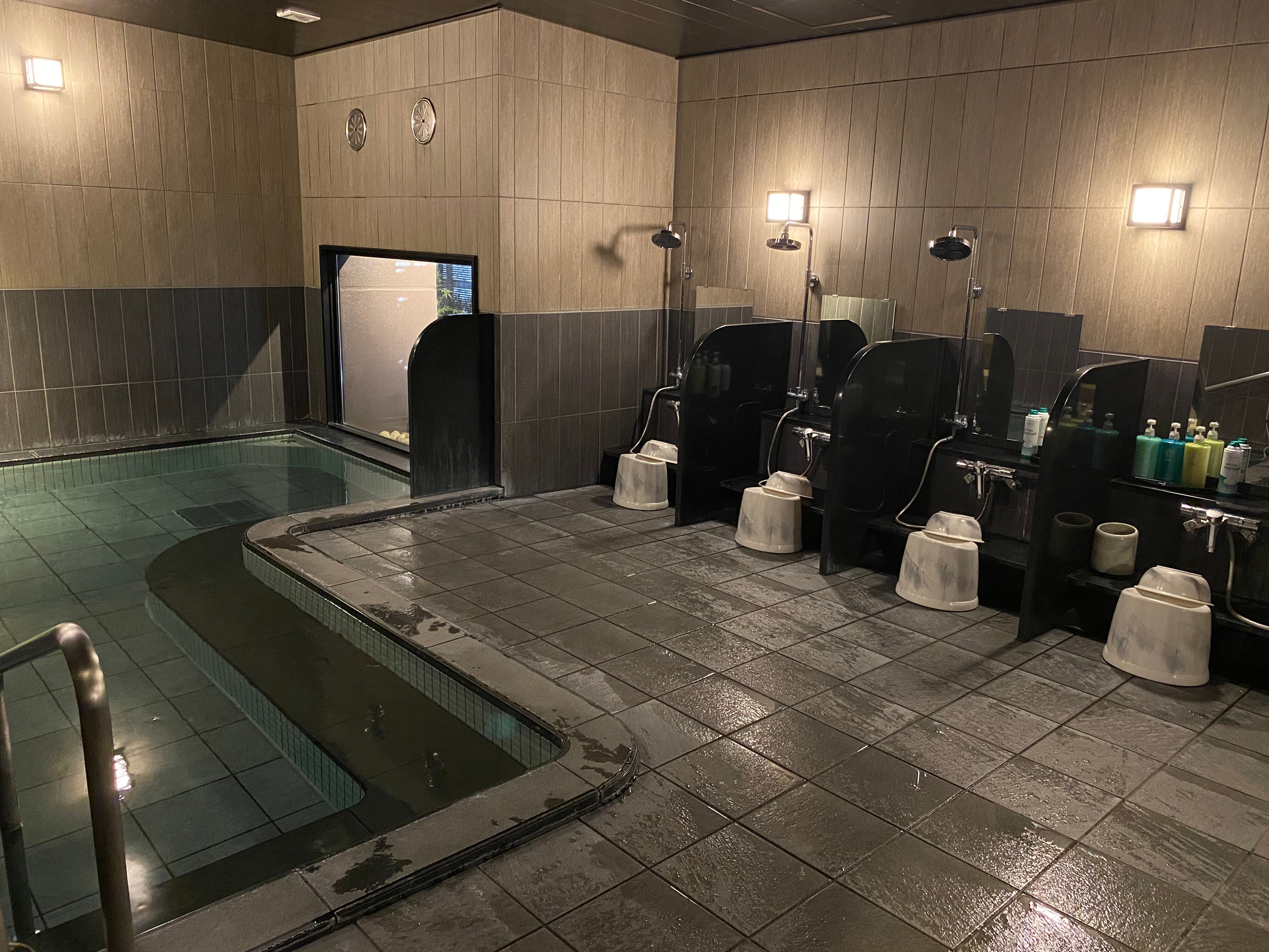 Artificial hot spring public bath "Traveler's hot spring"