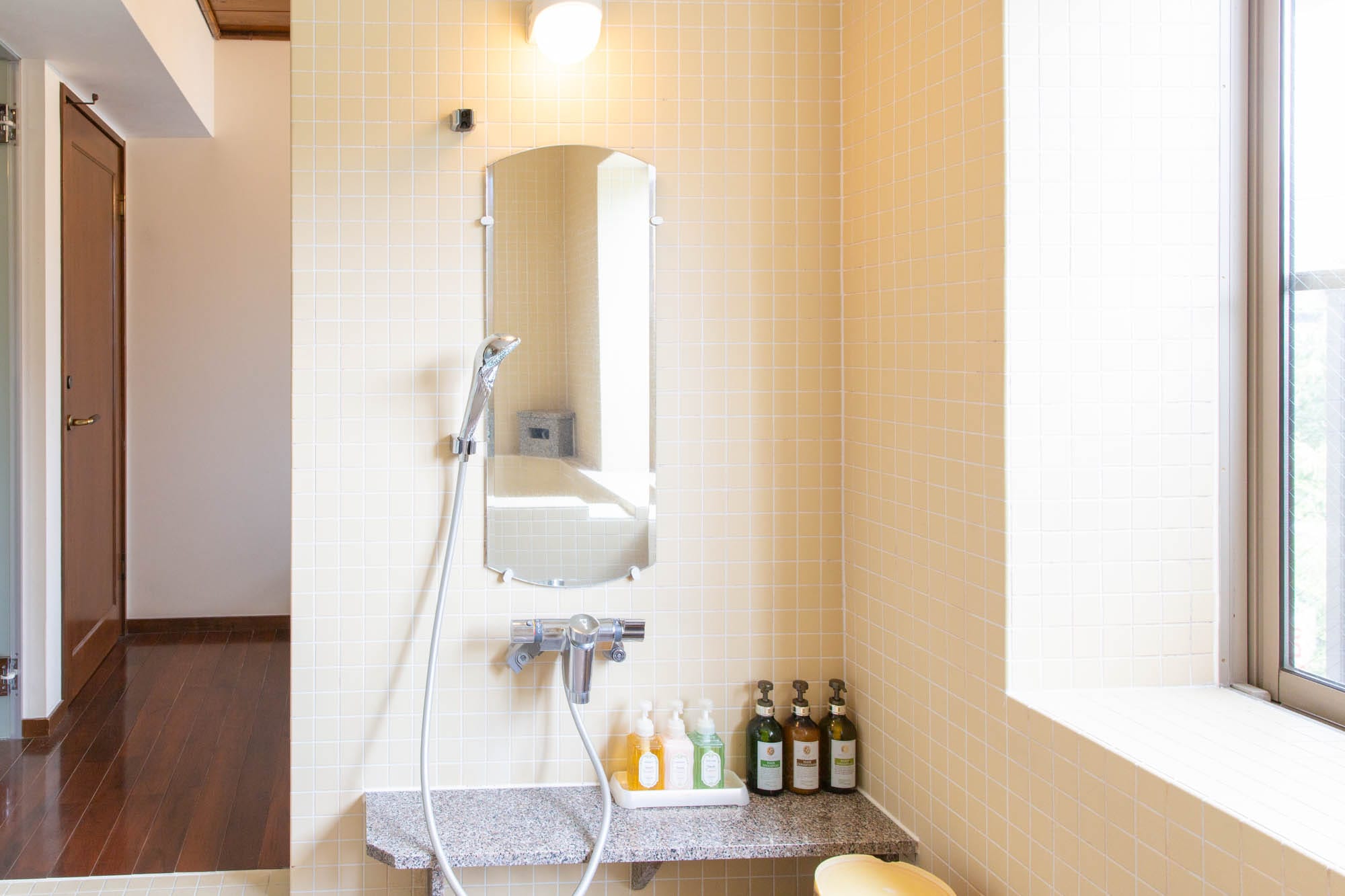 201-203 Special room In-room family bath