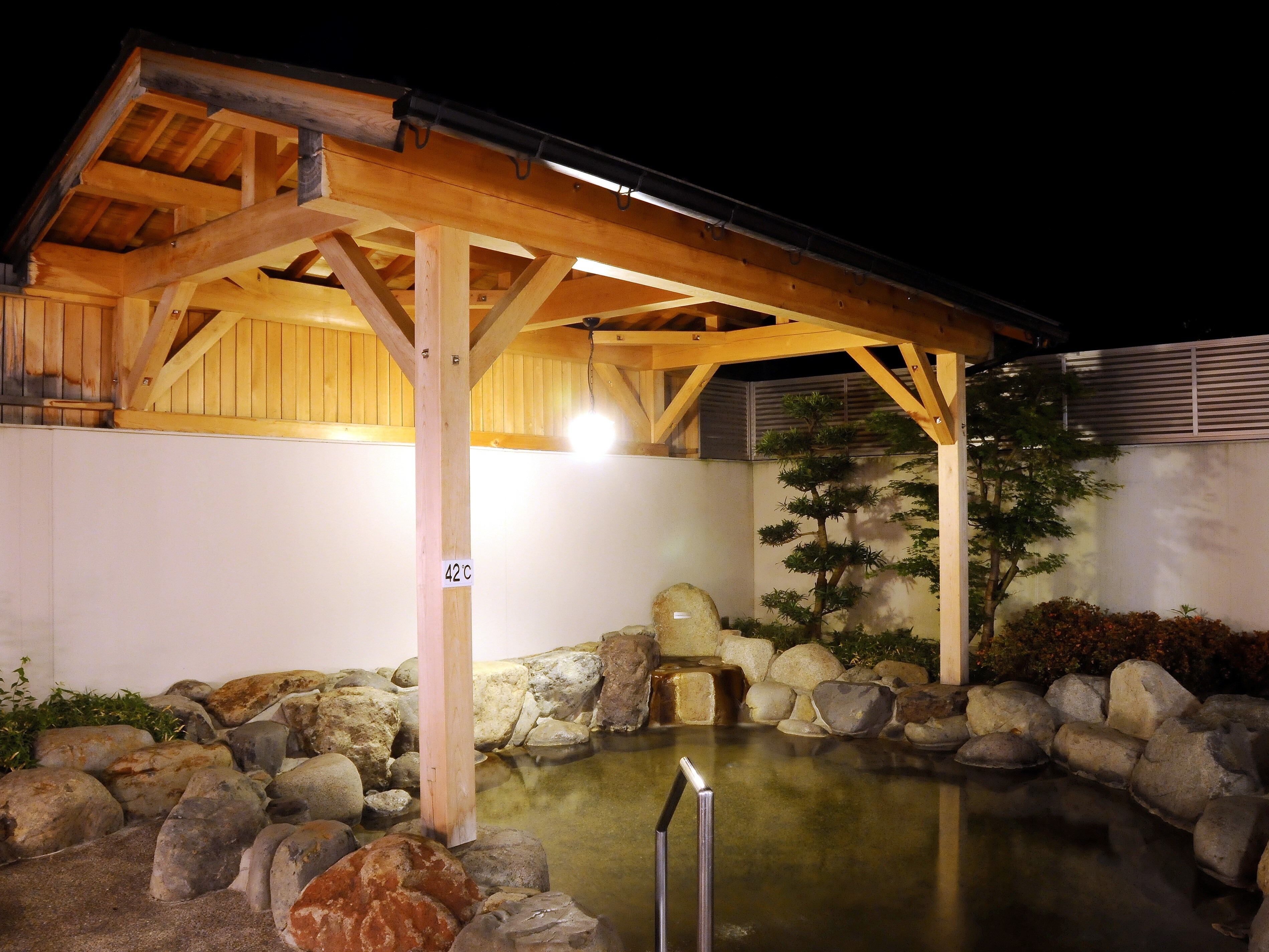 【岩石露天浴池】舒適的夜風♪