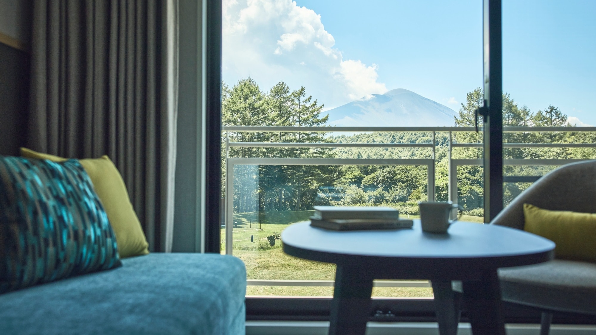 Có sân thượng nhìn ra Asama