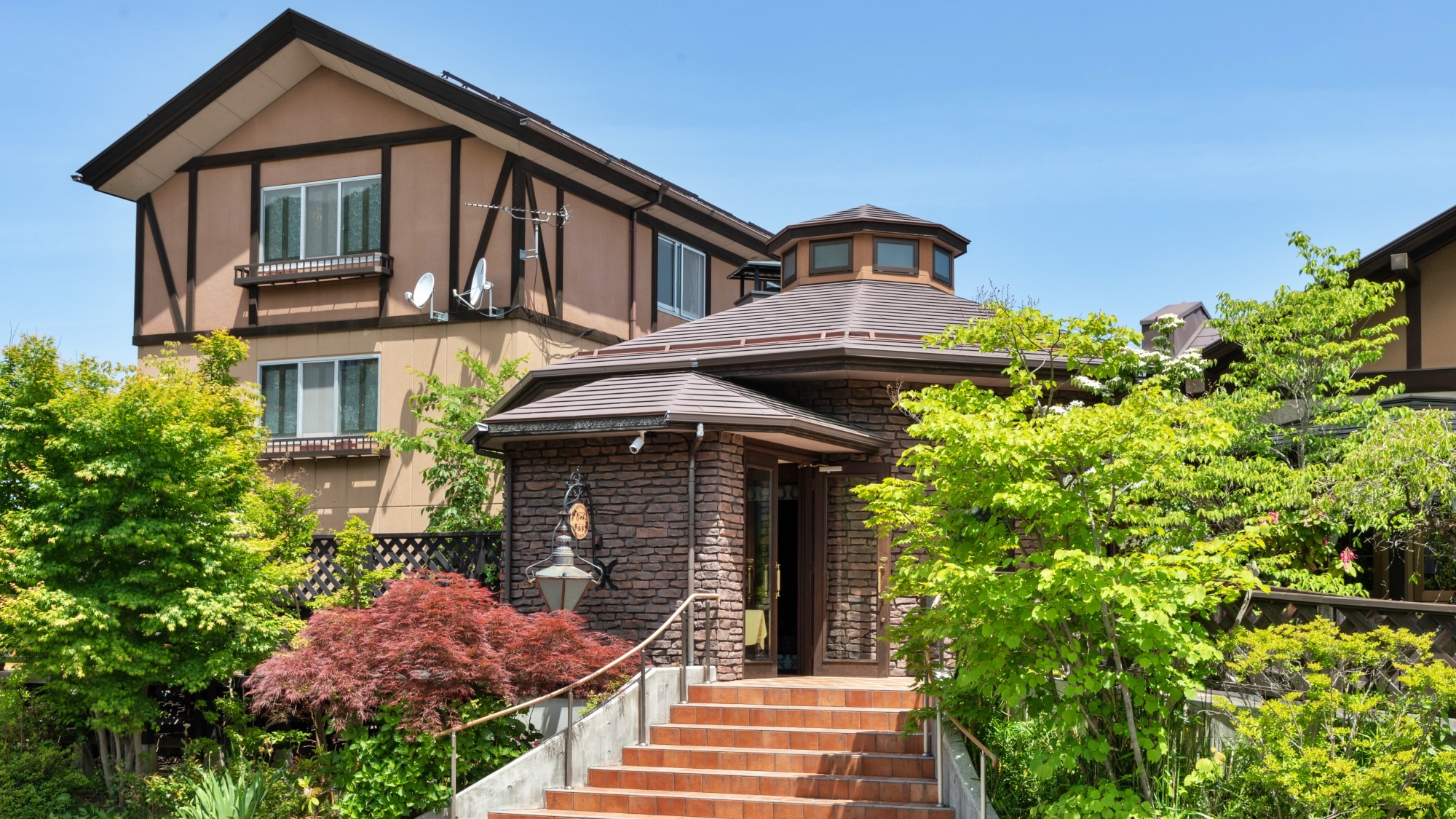A rare Western-style inn in Ikaho Onsen. Enjoy "French-style Kaiseki" at a restaurant with a Taisho romantic atmosphere.
