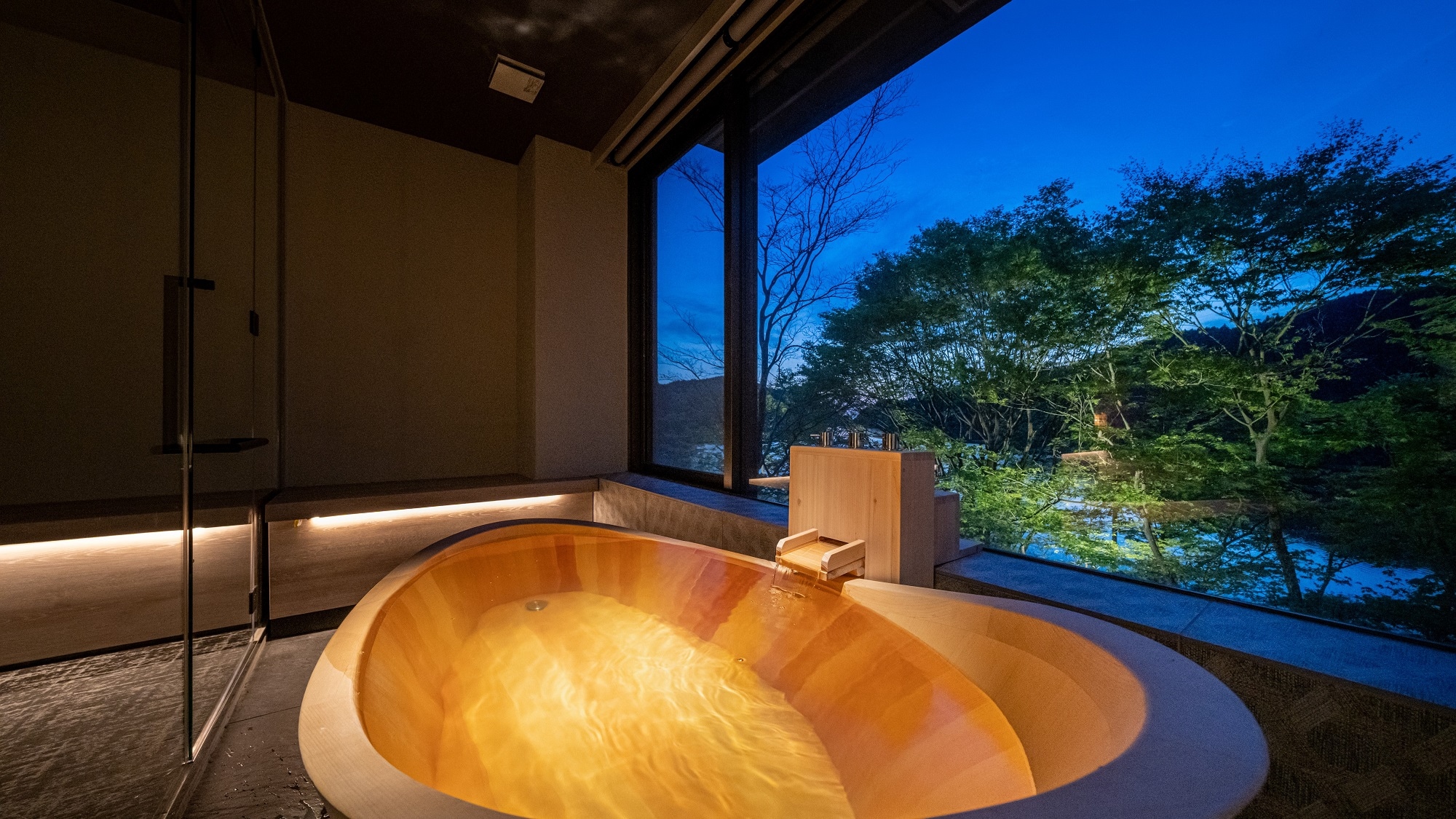 [Guest room with private source semi-open-air bath] Twin (Komidori)