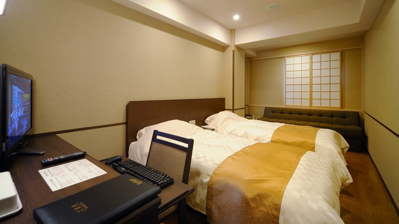Western-style twin room (capacity for 3 people)