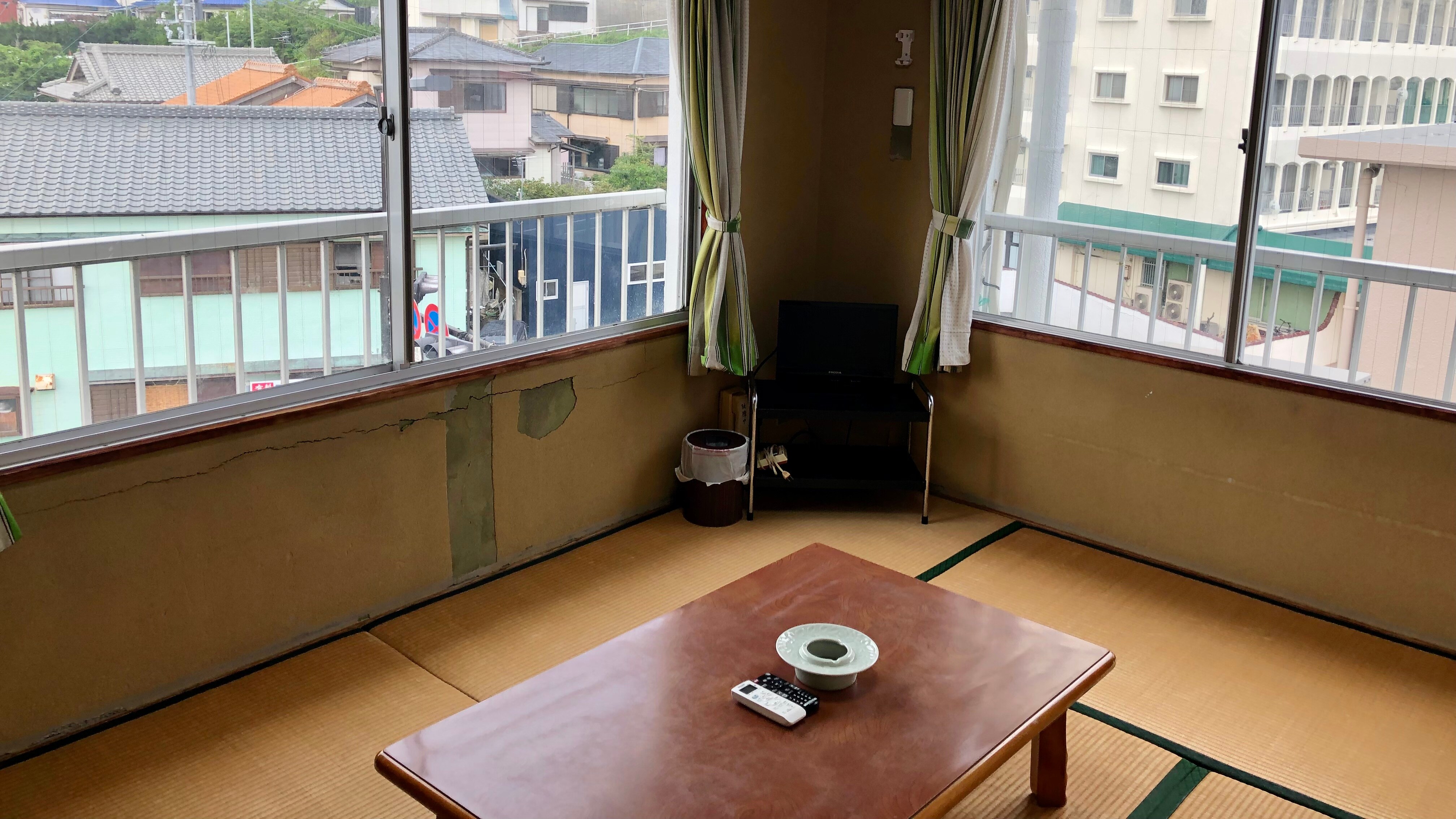 [Main building] Japanese style room 6 tatami mats