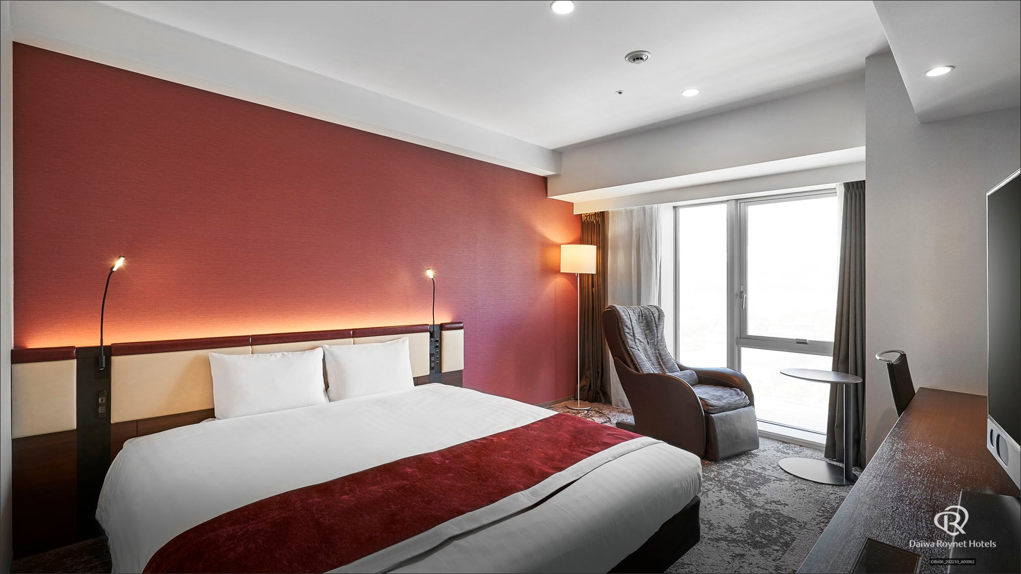 Deluxe King (Room 6)