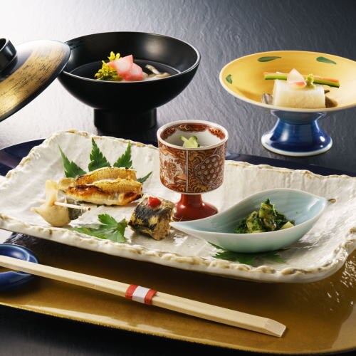 One day's appetizer, one day's soup... The head chef himself carefully selects the ingredients, and the delicate seasoning is highly acclaimed.