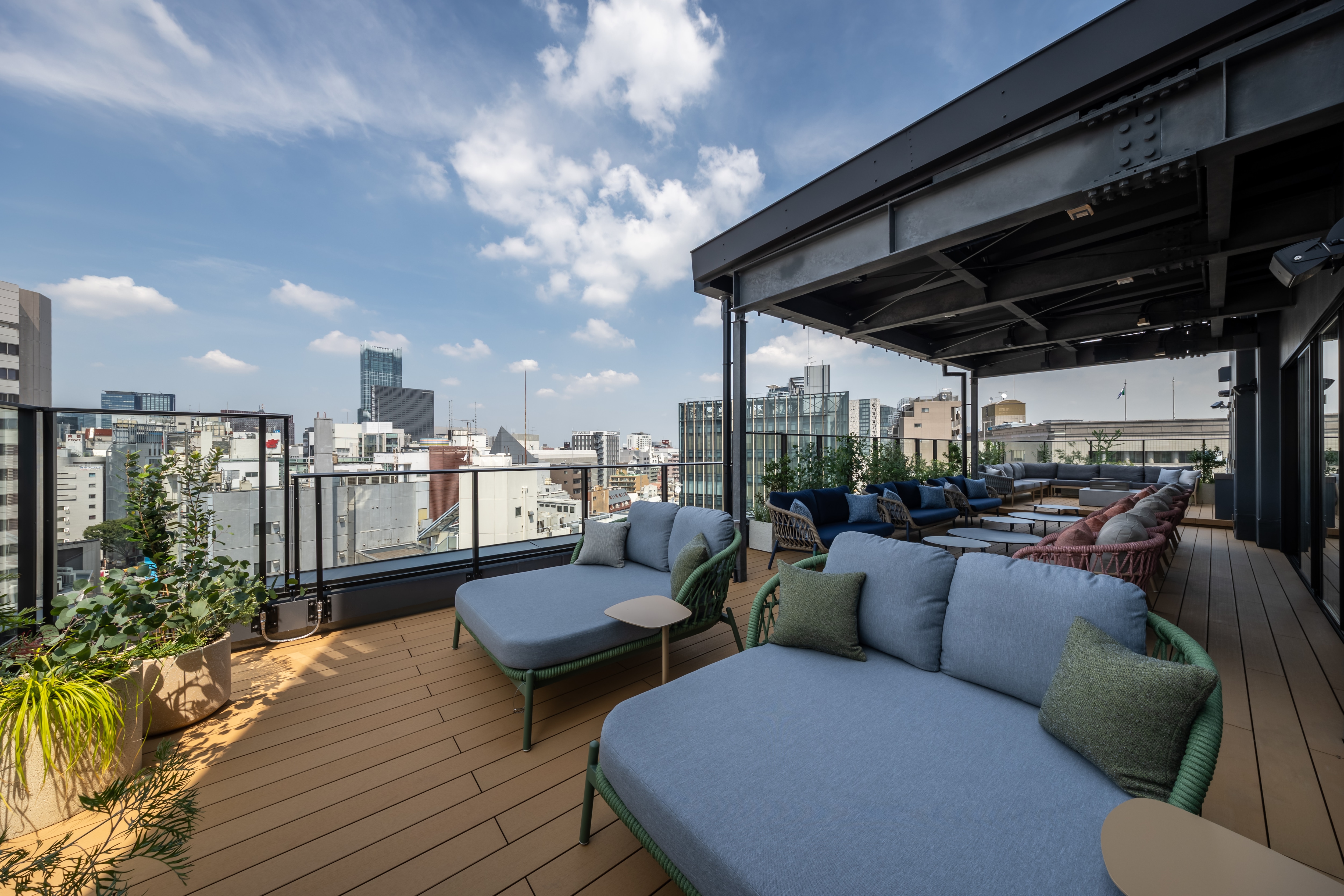 [11th floor terrace]