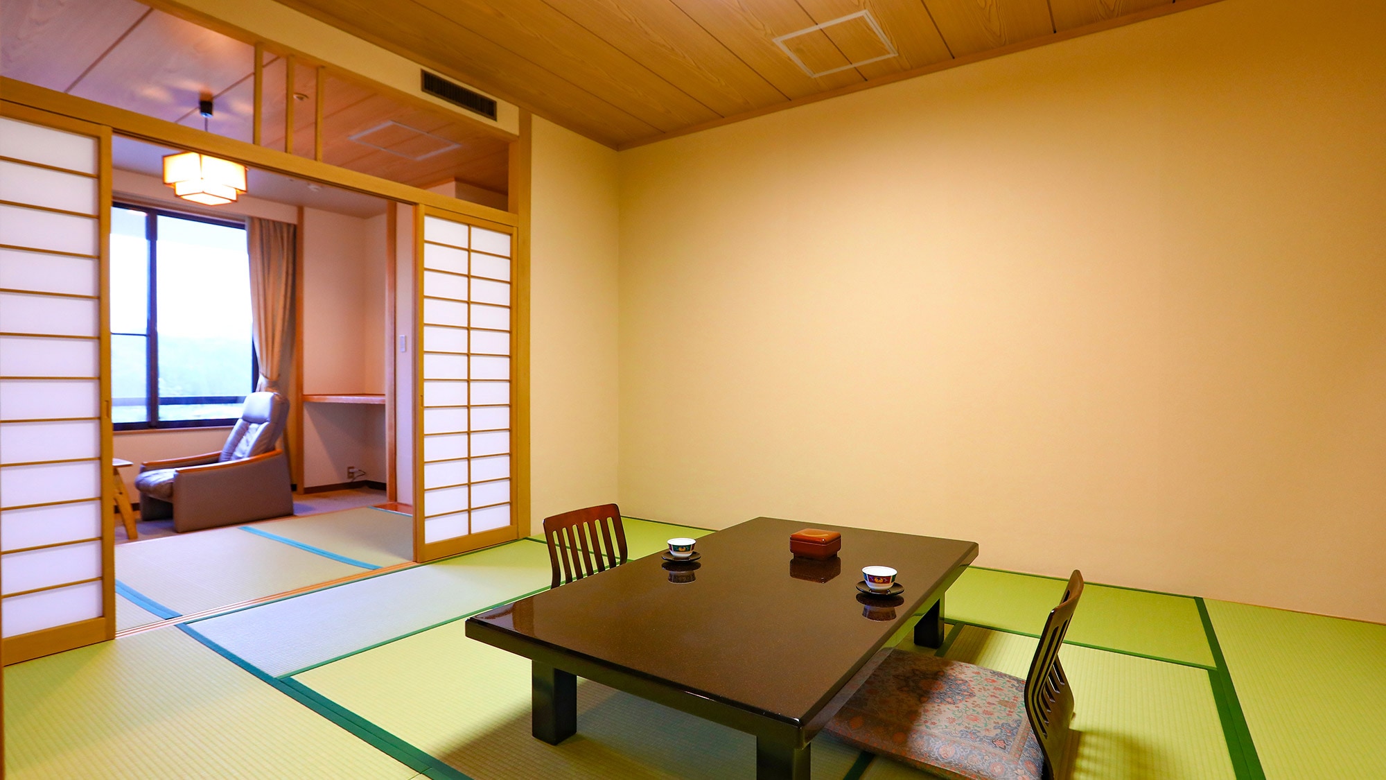 【금연】일본식 방 10 다다미 +3 다다미(일례)…전화의 분위기가 기분 좋은 넓은 일본식 방입니다.