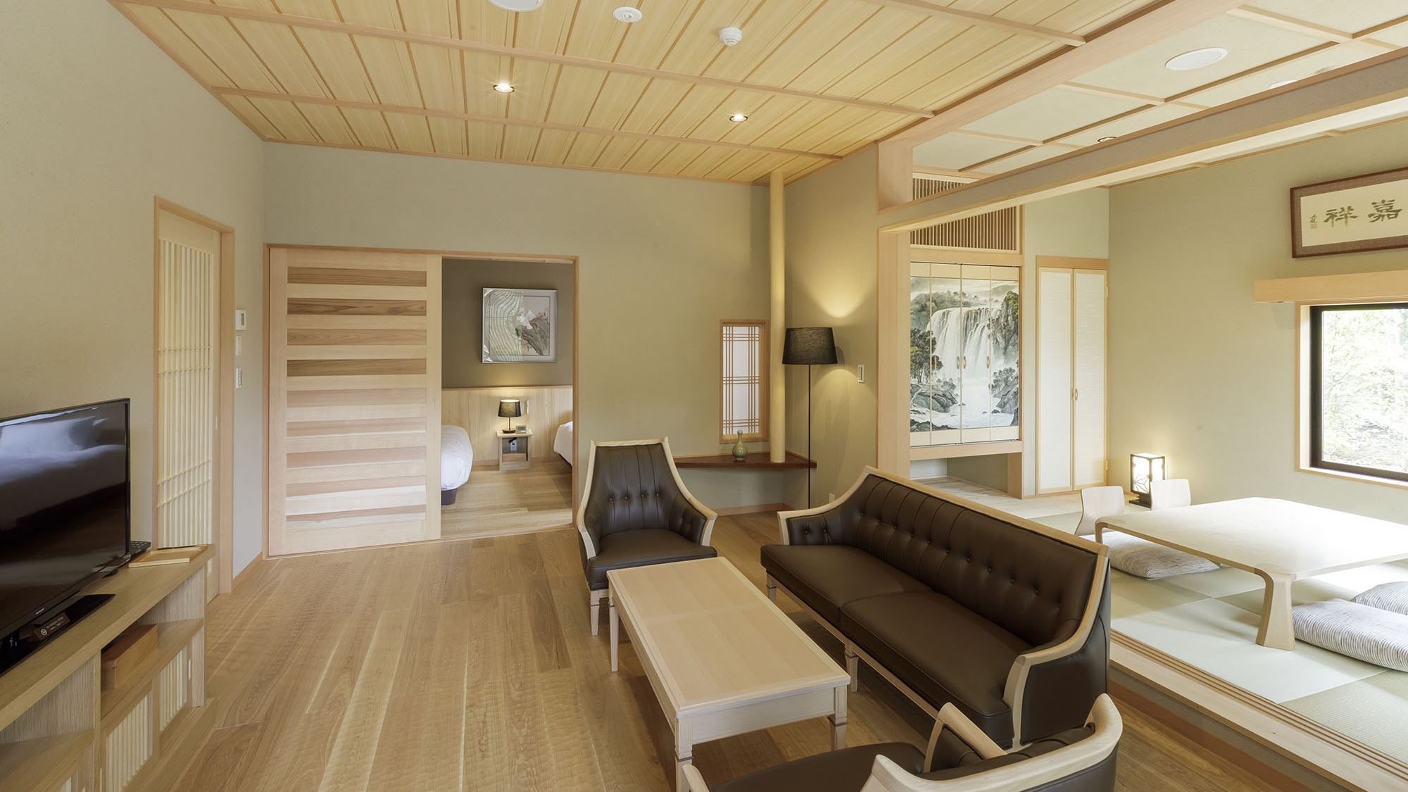 【도기 노천탕 + 히노키 욕조 포함】 스위트 룸 「김매」/우드 데크 테라스를 갖춘 특별실.