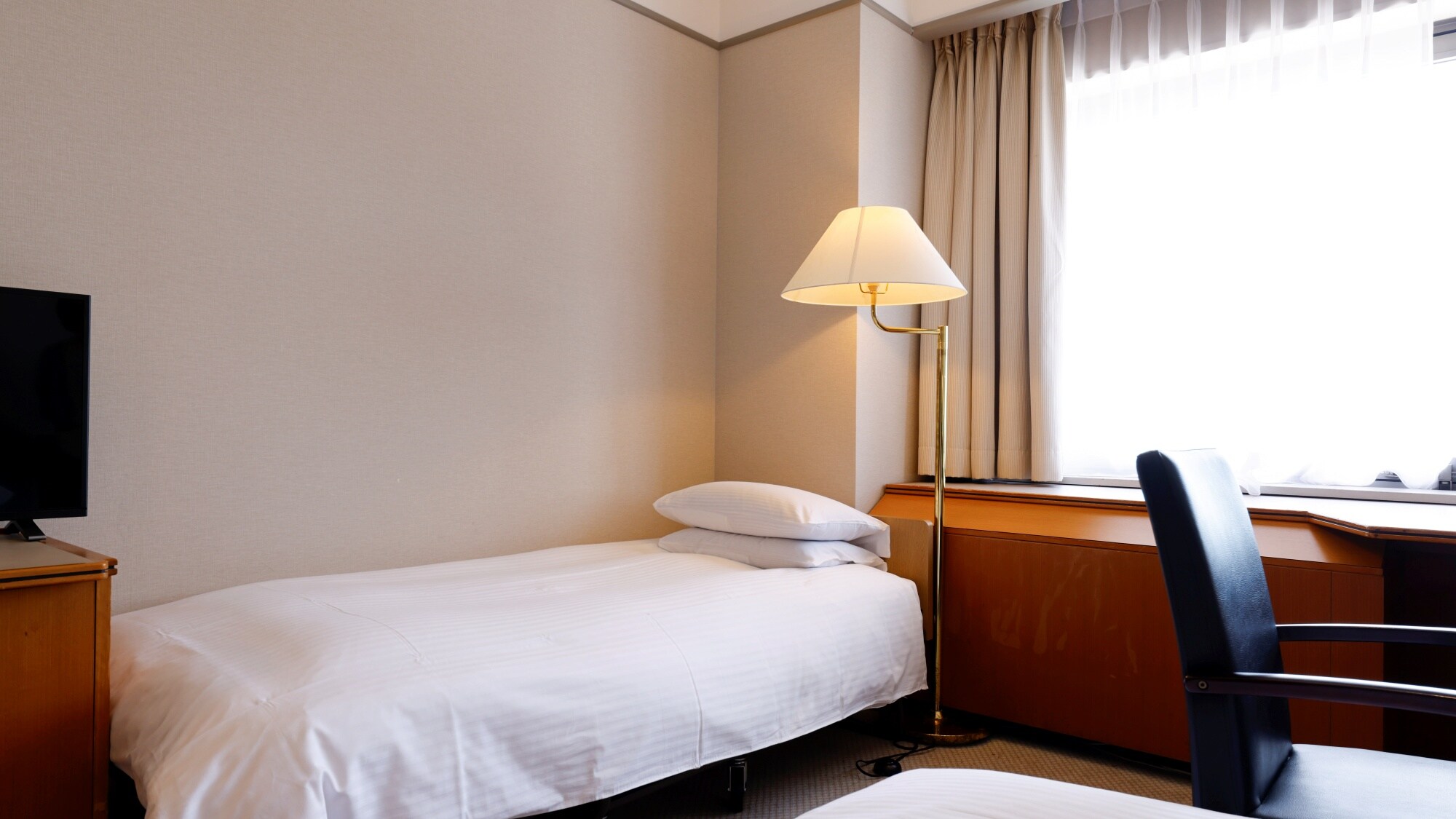 Twin room with side bed