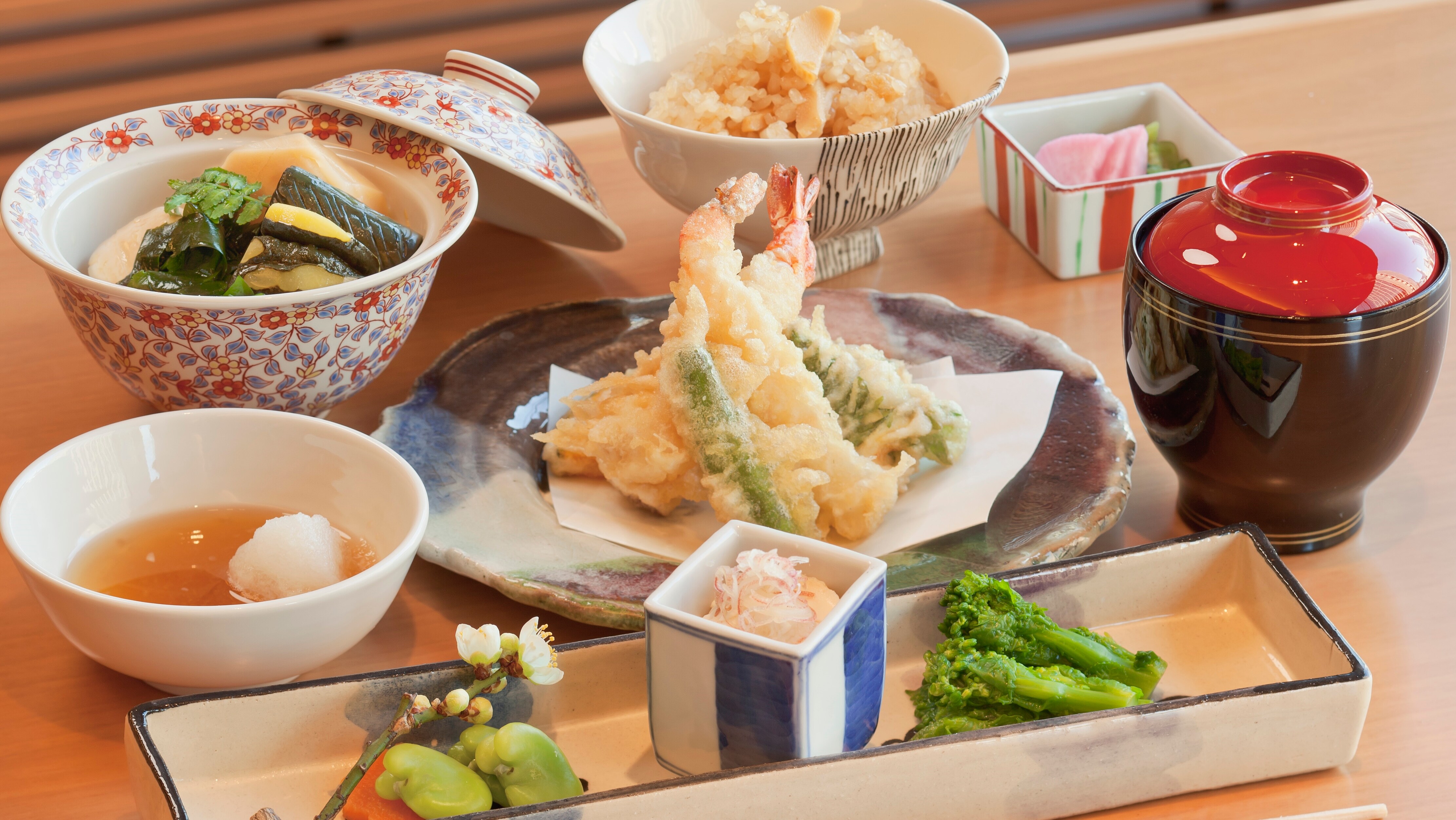 □ 6樓日本料理“桂”料理形象