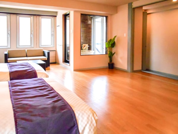 [Western modern suite]