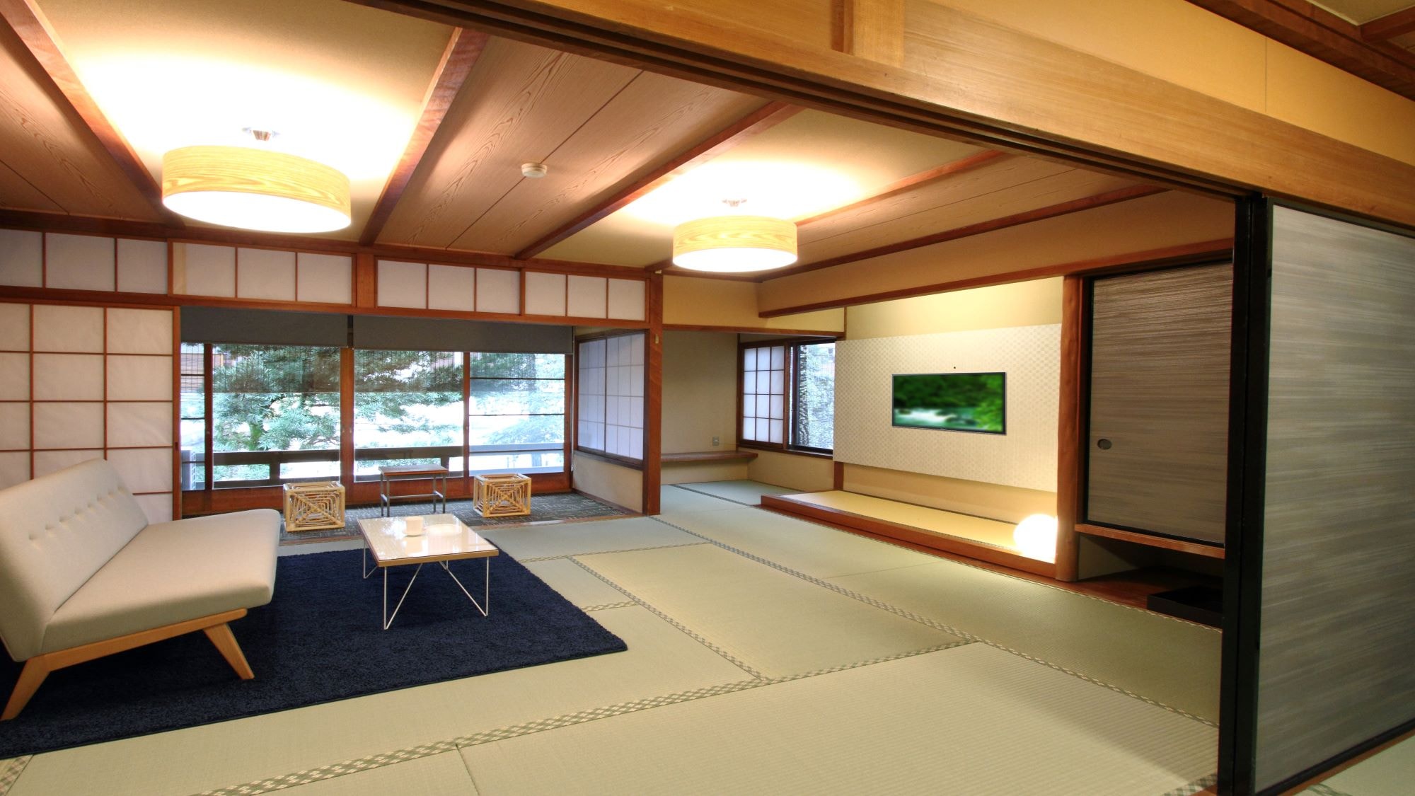 [Modern Japanese-style room West Building] Japanese-style room with 10 tatami mats.