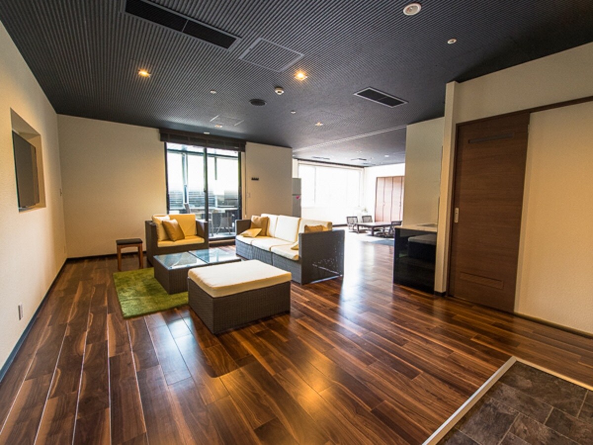 [Premium Suite] 90 square meters + private terrace 10 square meters, Shigaraki ware open-air bath