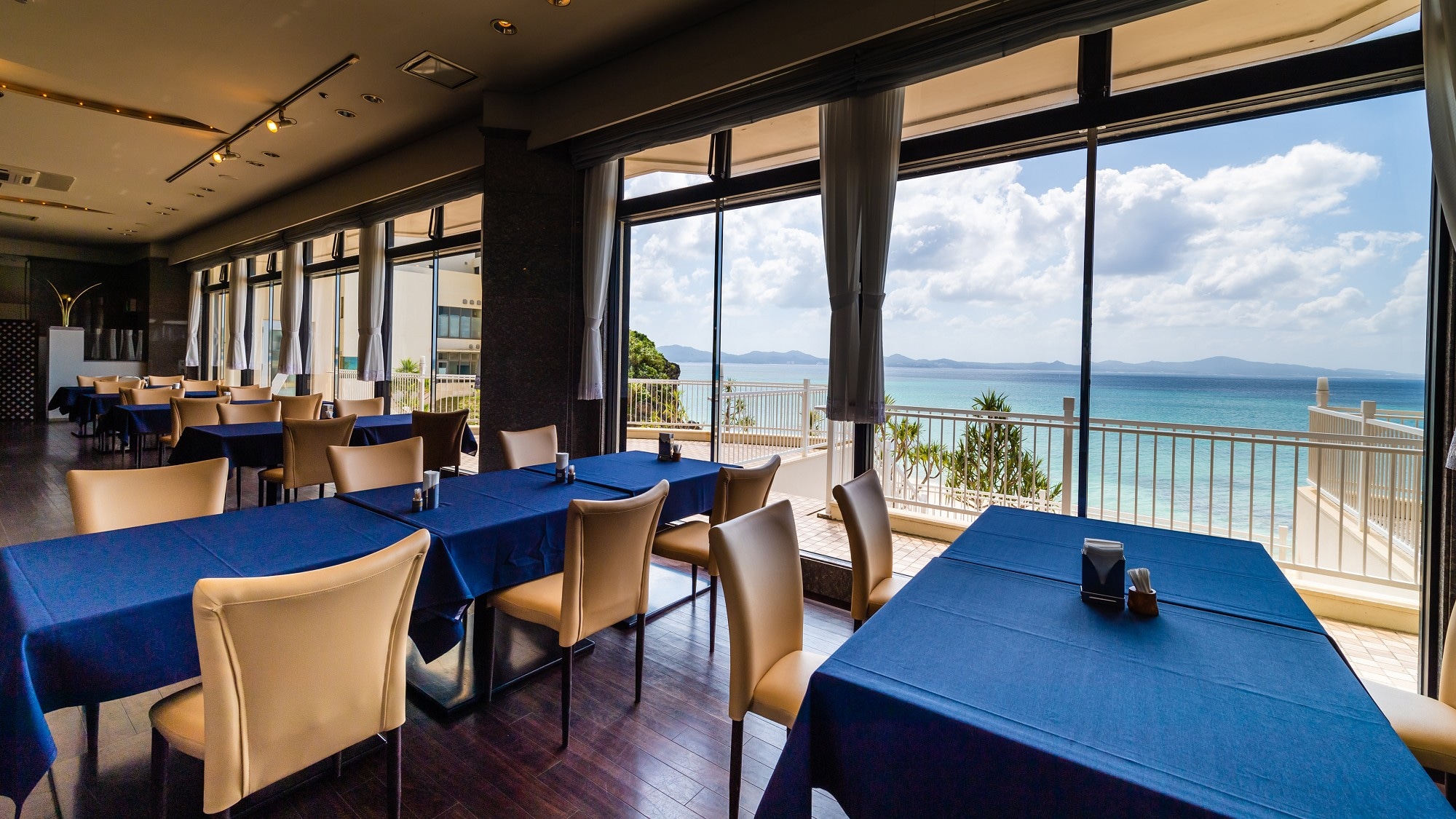 Main building restaurant Babette