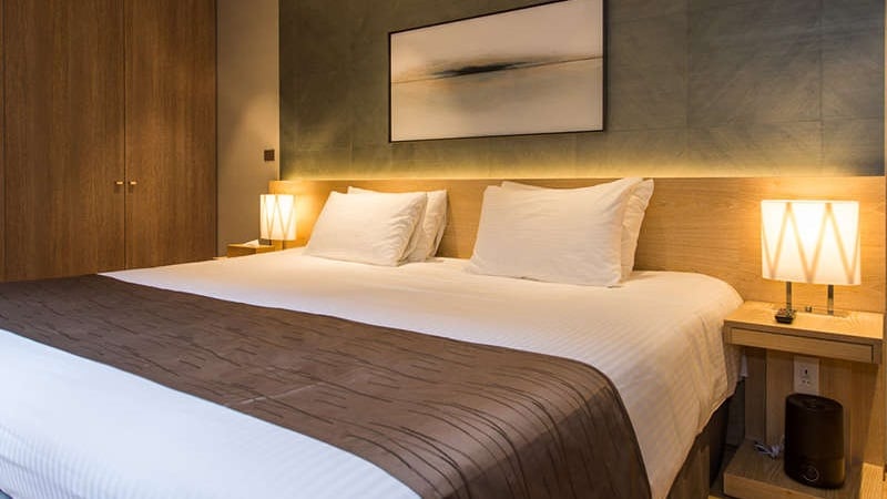 [Atelier] Giường có thể được tùy chỉnh thành 1 giường cỡ King hoặc 2 giường đơn.
