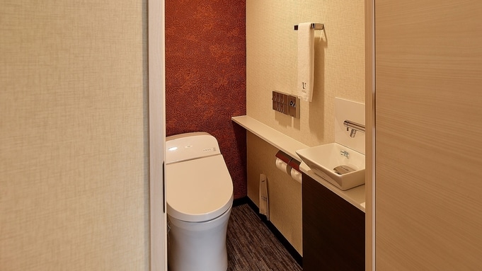 Deluxe twin room toilet (separate)