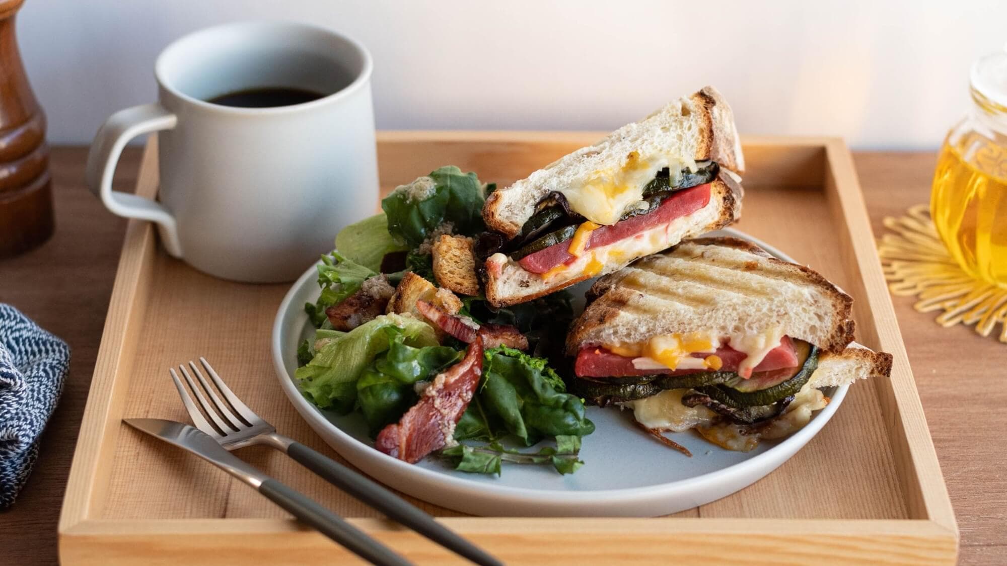 [Choose your breakfast] We offer a freshly made, original breakfast of delicious items. "Panini Breakfast" *This is for illustrative purposes only.