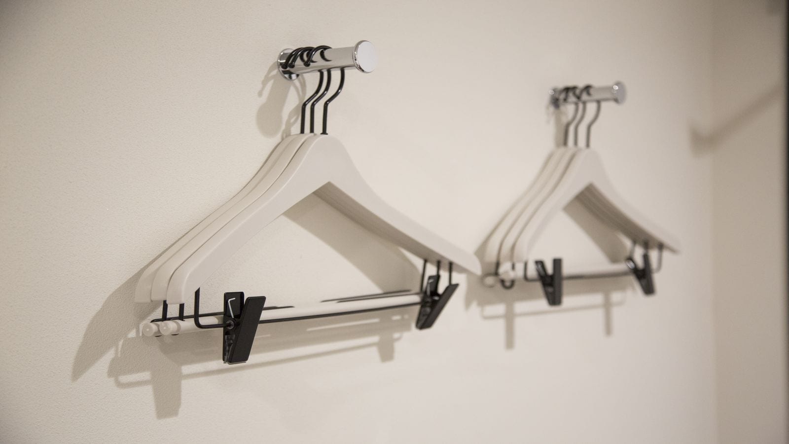 [Fasilitas kamar tamu] Gantungan baju