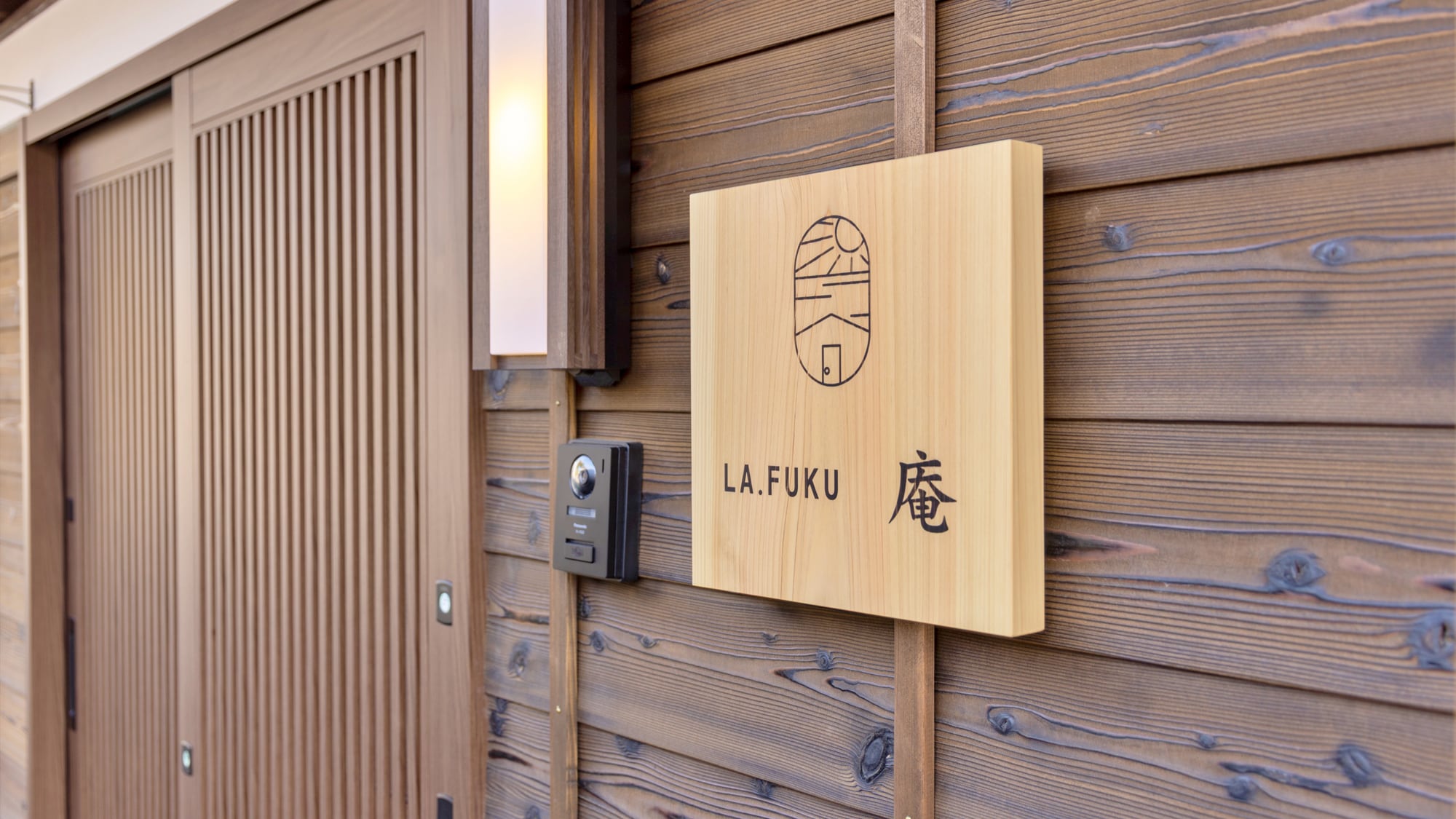 [LA.FUKU庵] A nostalgic-feeling exterior (1)