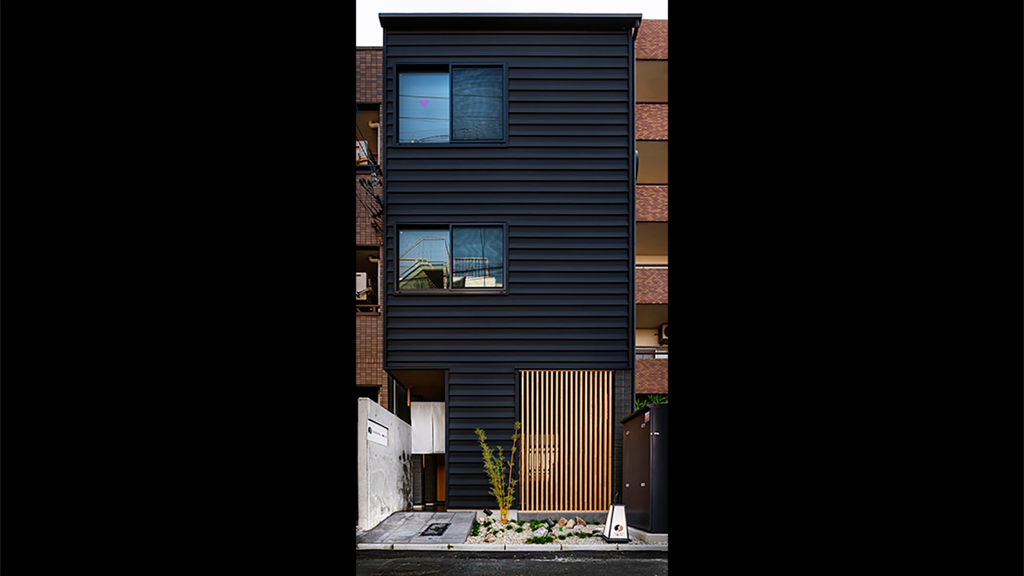・ [Outside of the inn] A detached inn with a focus on concept and design