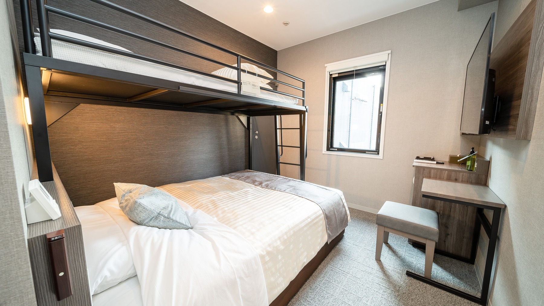 If you want to enjoy traveling with friends or family, this is the room for you!