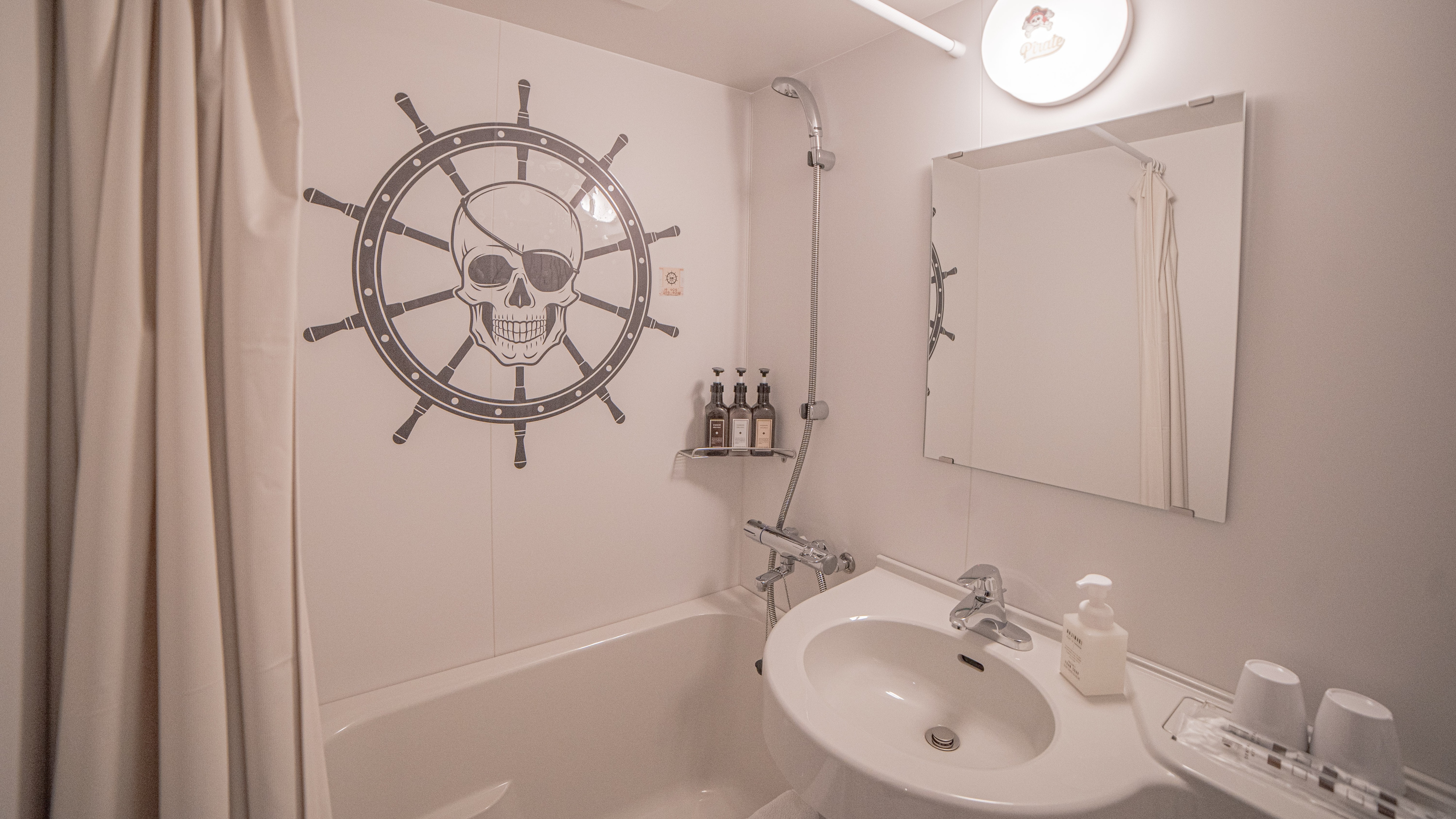 Pirate Room (Corner Room, City View)
