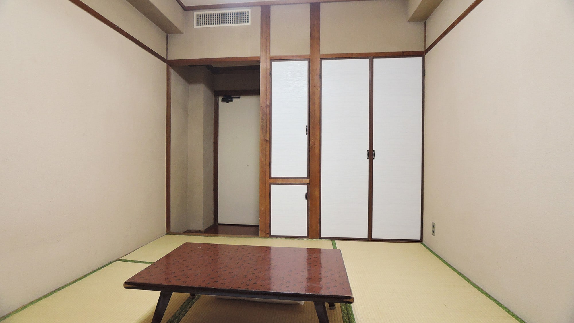 * [Example of Japanese-style room] Please relax in a tatami room.