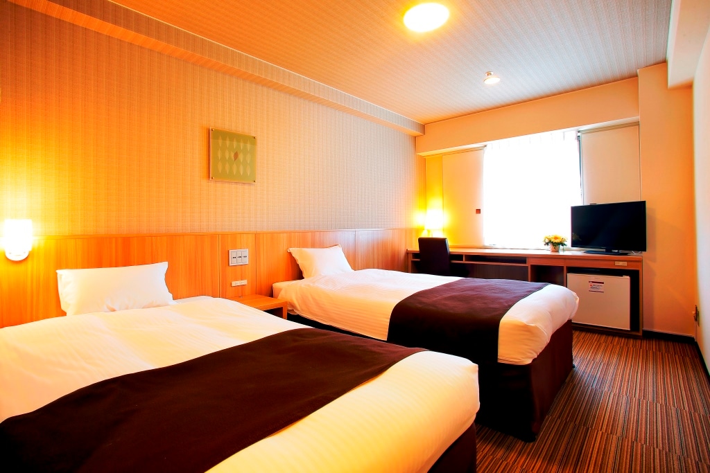 标准双床房【尺寸 19 平方米、床宽 110 厘米、免费 Wi-Fi 连接、DHC 便利设施】
