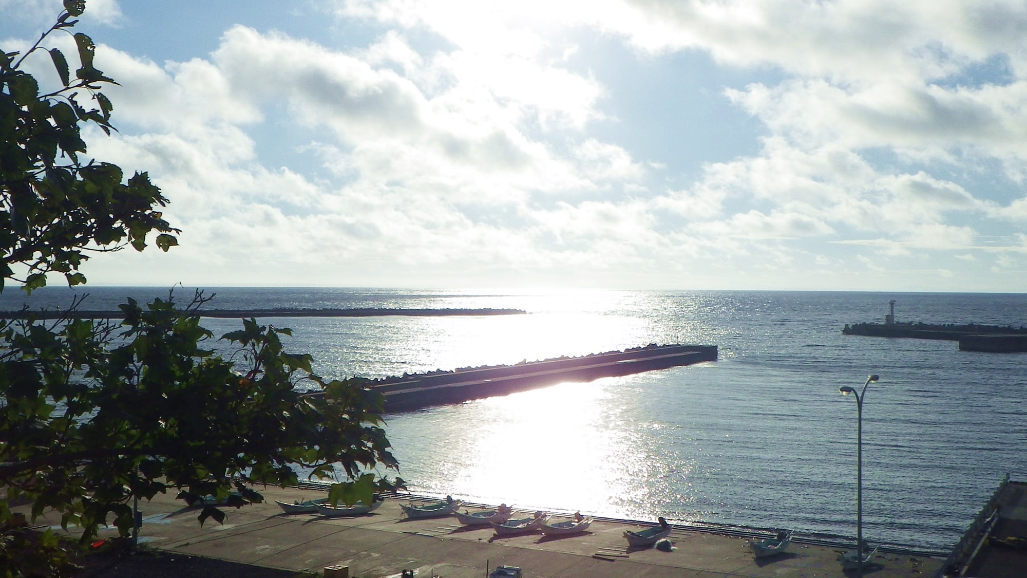 *View from the guest room/Morning sun from the room. You'll want to gaze upon the impressive scenery of your travel destination forever.
