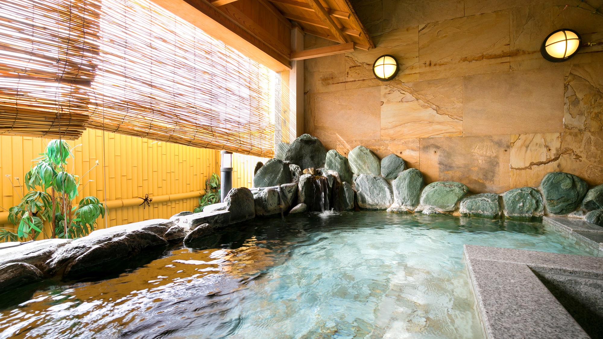 ■Large public bath (women's bath)■Stretch out your legs and arms and relax♪