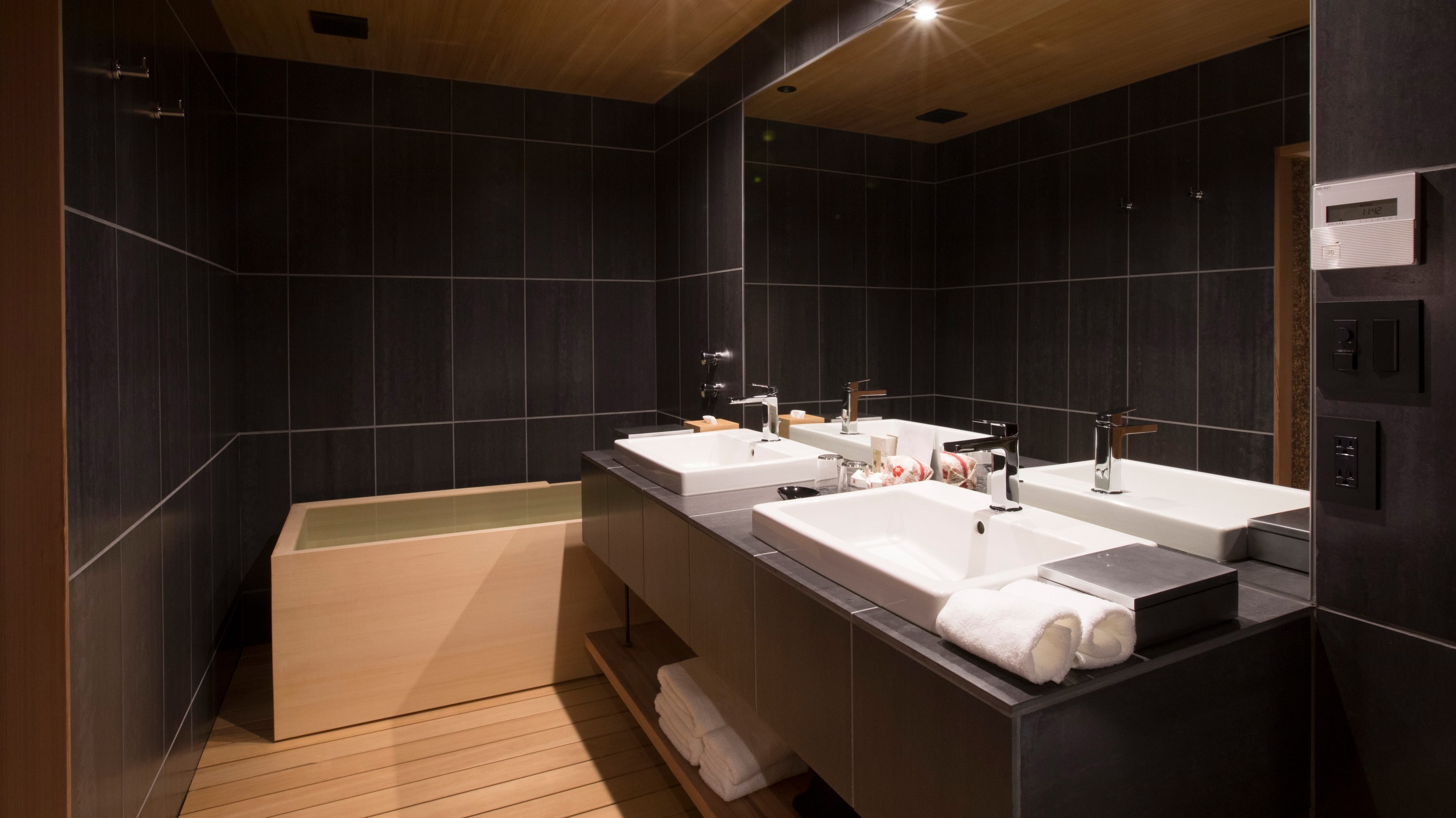 อาคารหลัก 103: ห้องดีลักซ์ฮอลลีวูดเตียงแฝดพร้อมวิวสวน