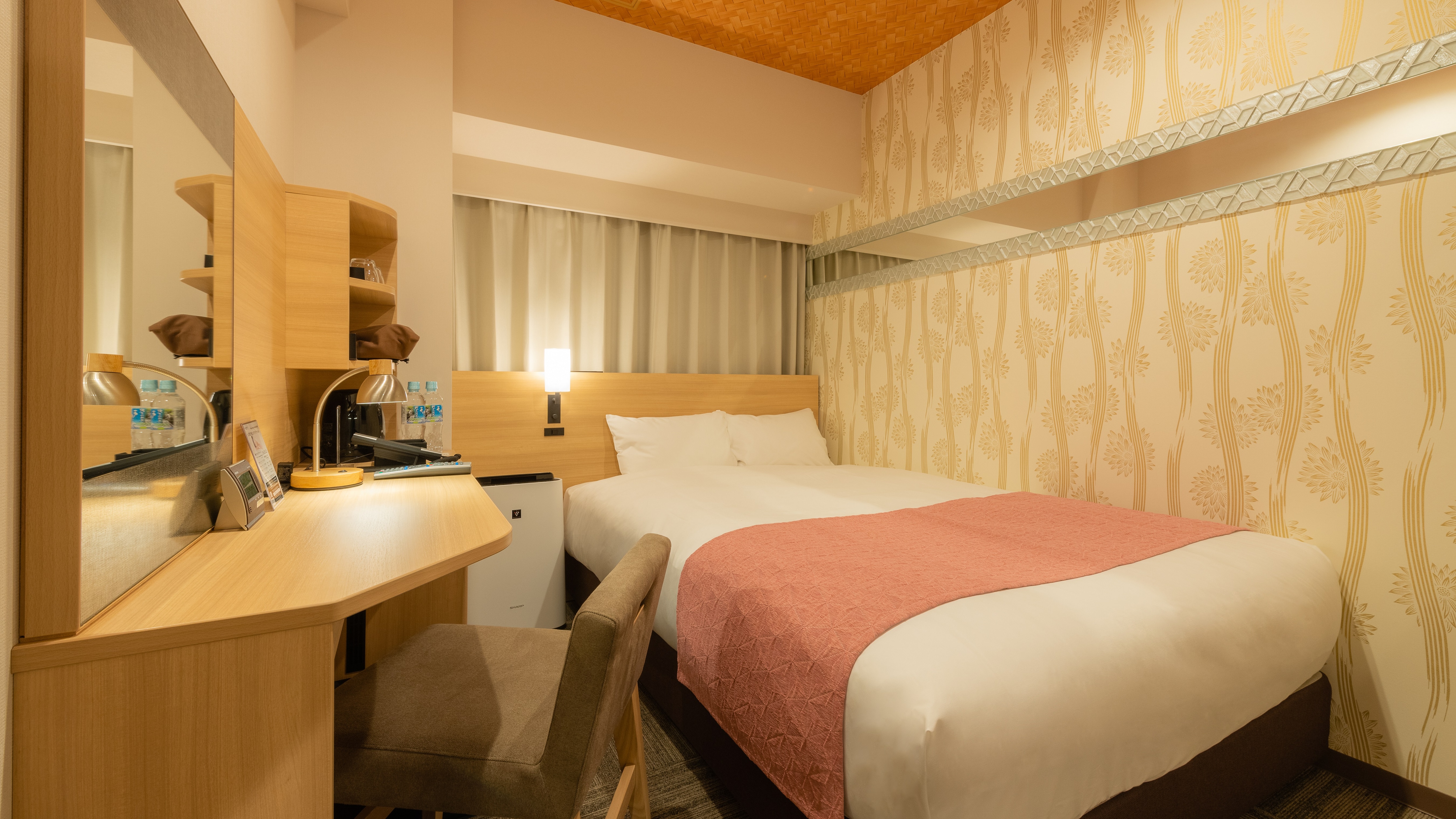 Standard single 140 cm & times; 200 cm 1 bed can be used by 2 people Ladies priority floor