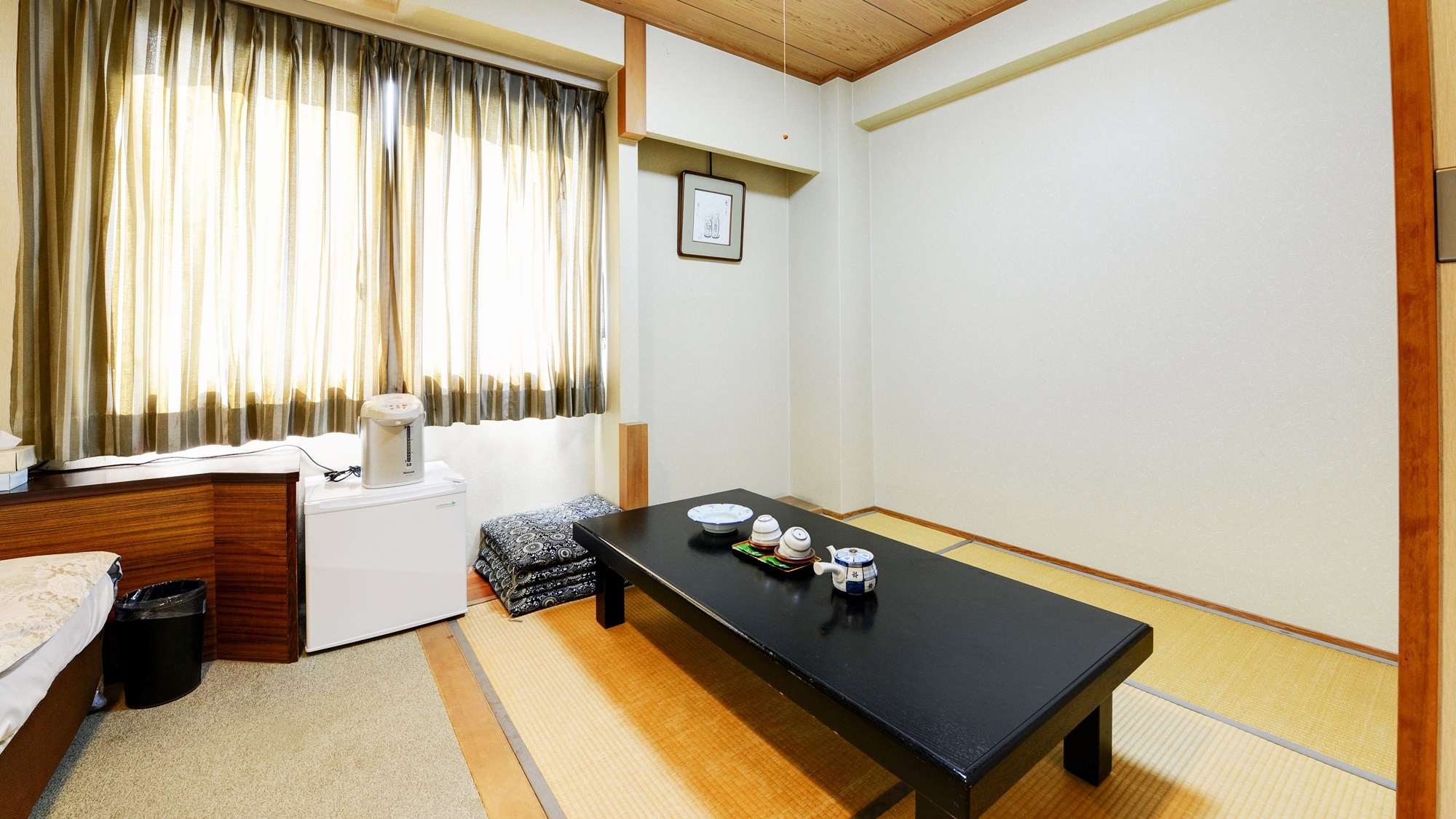 *[Guest room] Example of a Japanese-Western style room