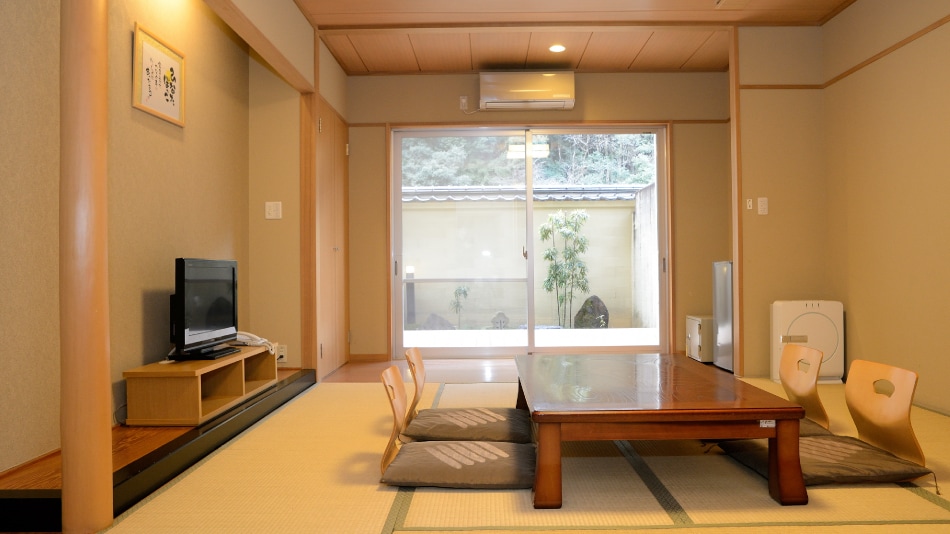 Japanese-style room - Please lay your own futon